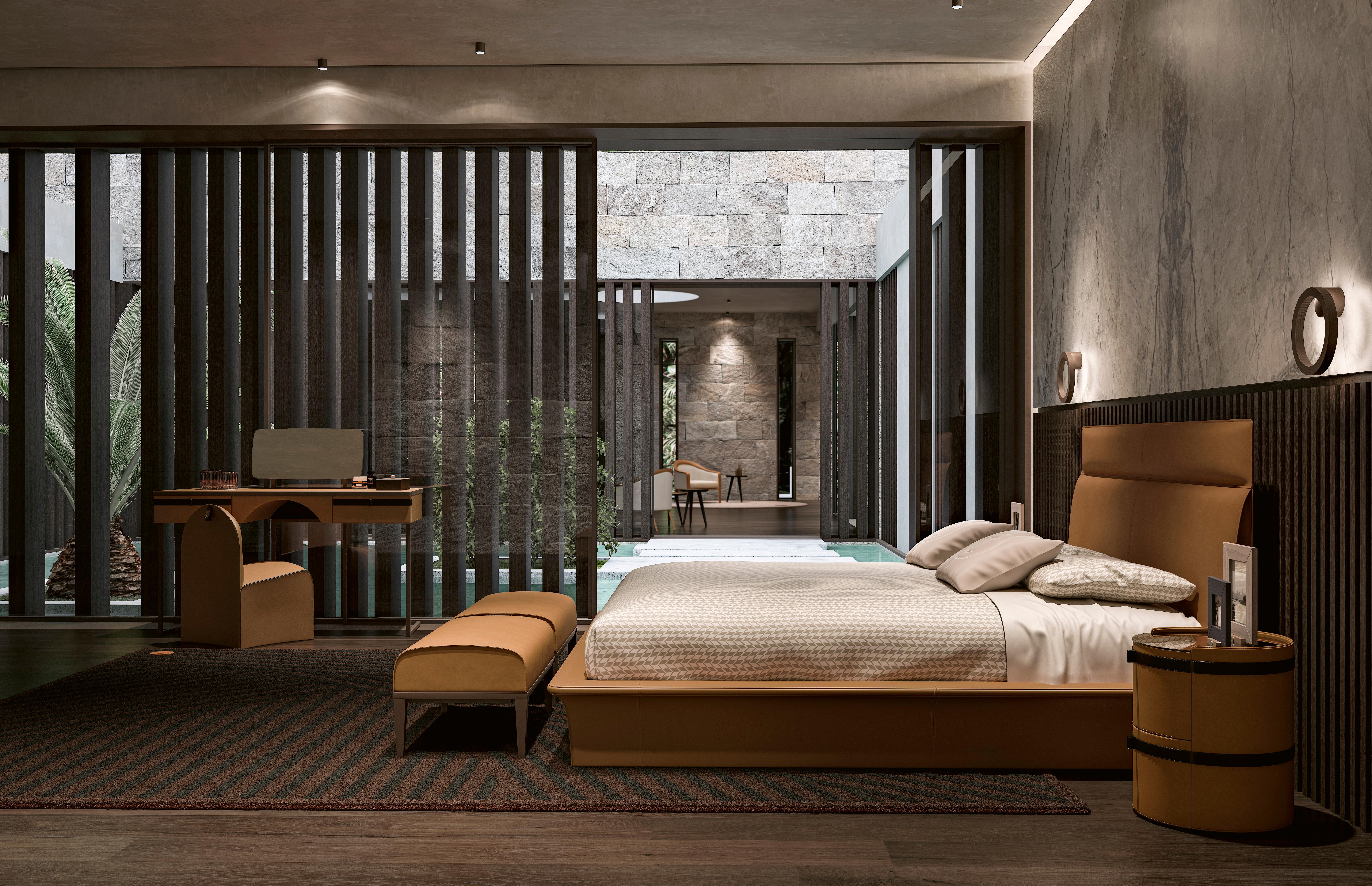Un banco de dormitorio totalmente tapizado en piel de silla de montar, con base de metal. El banco desprende un encanto refinado y rústico, gracias a la rica textura del cuero de silla de montar, que proporciona tanto comodidad como durabilidad. La