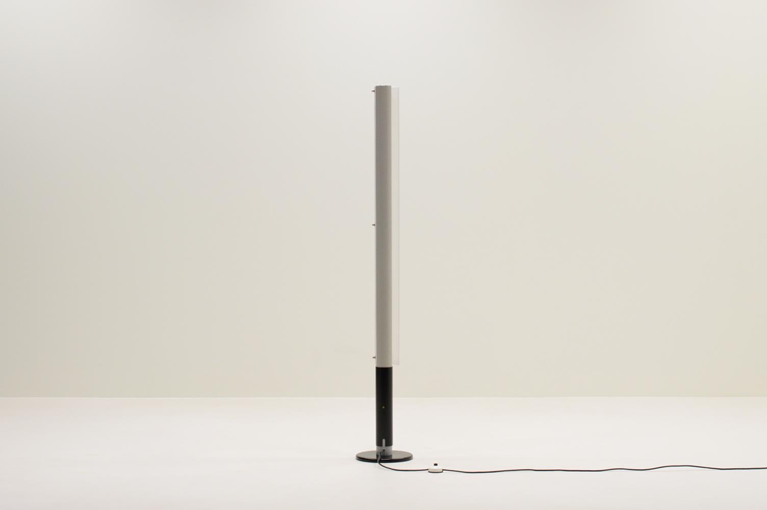 Dutch ST84 floor lamp by Johan Niegeman for Artiforte, 1950s The Netherlands.  For Sale