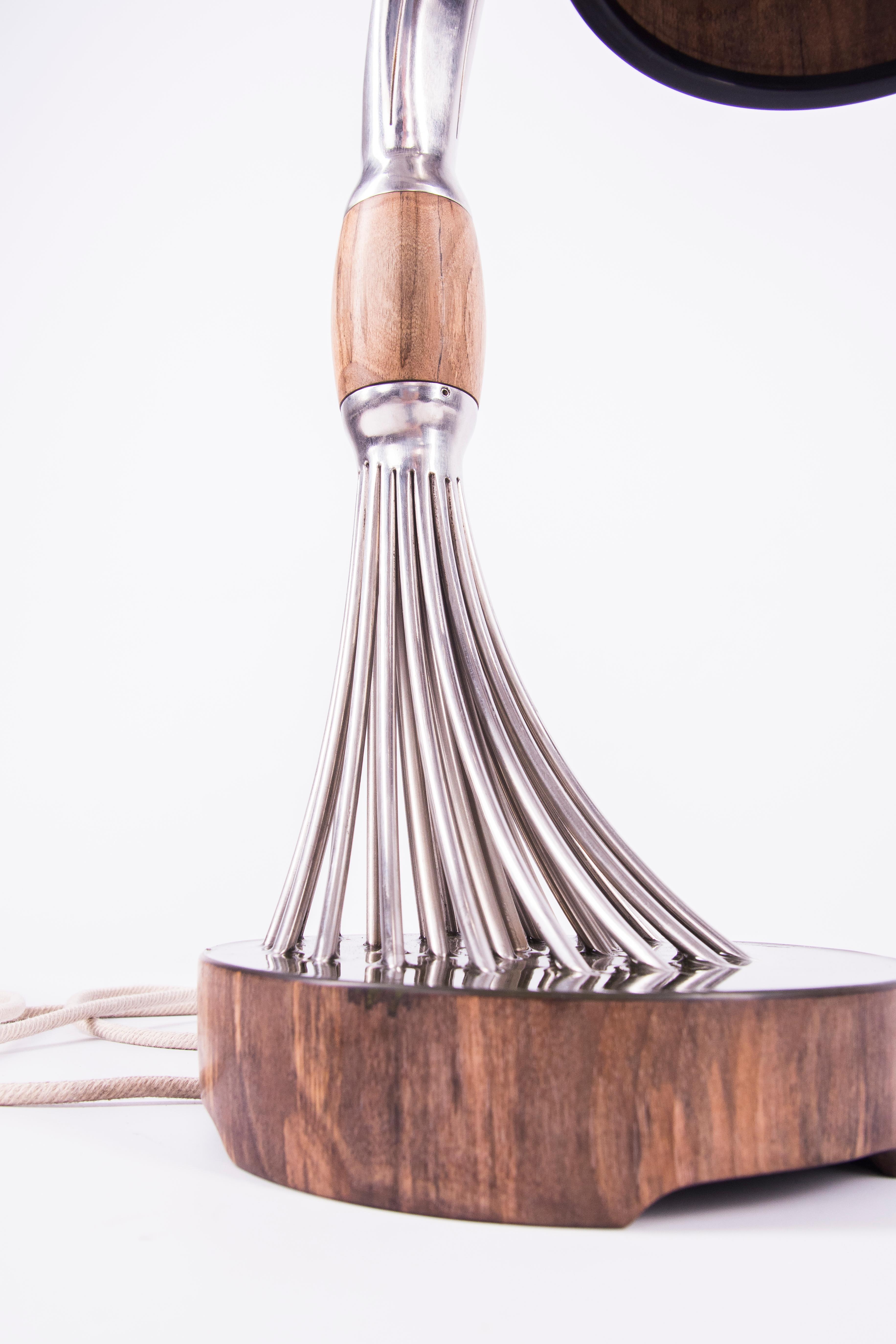 XXIe siècle et contemporain Lampe en bois de noyer stabilisé « Root » (racine de soie) en vente