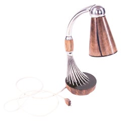 Lampe aus strukturiertem Nussbaumholz, „Silberwurzel“