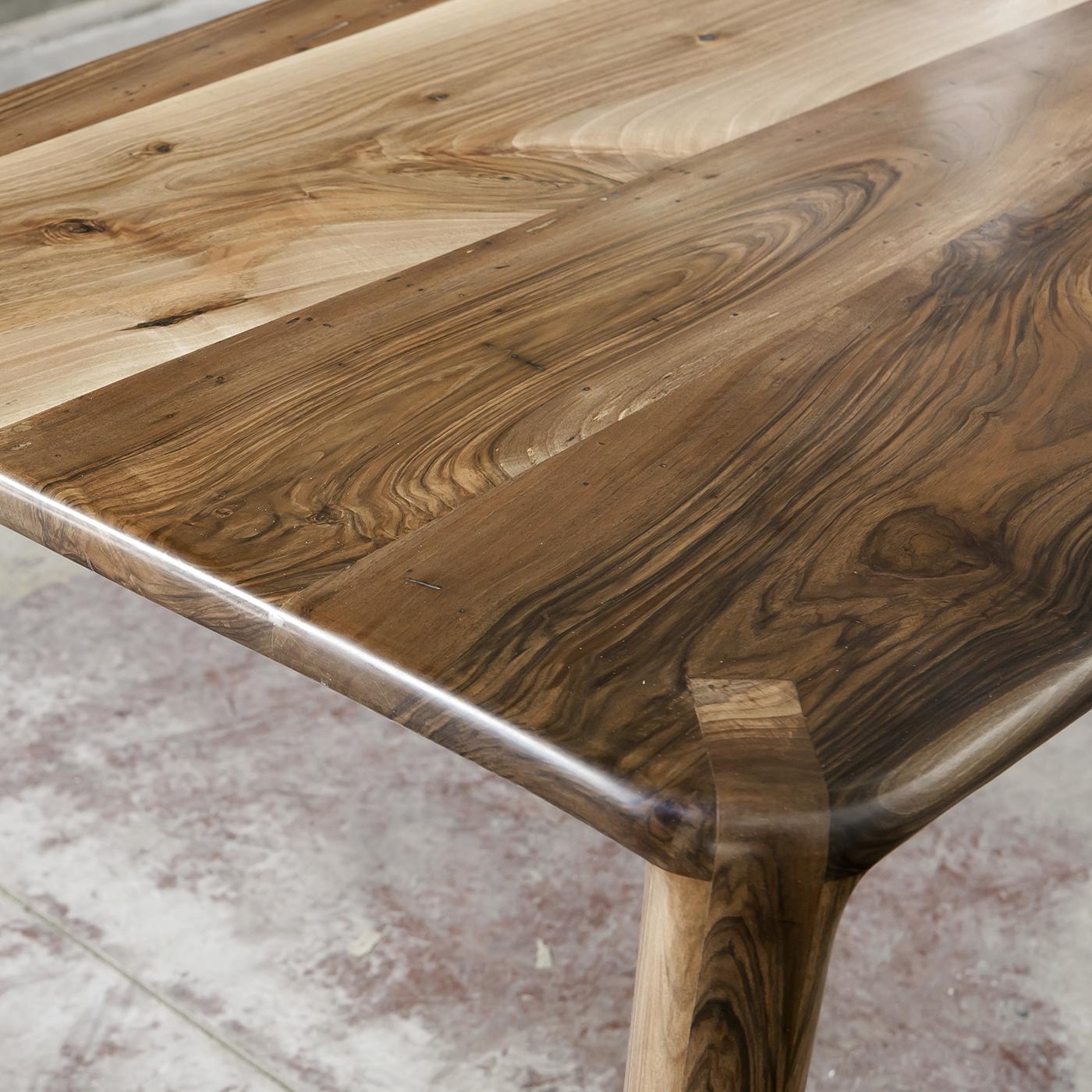 Modern S Table