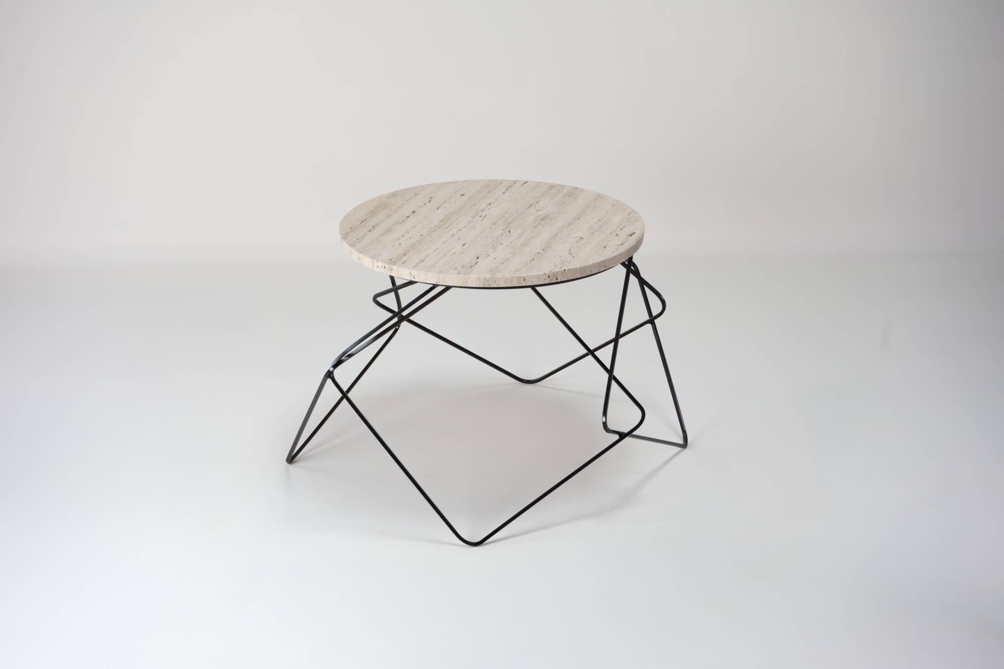 Moderne Table basse en travertin, fabrique  la main en Italie par DFdesignlab en vente