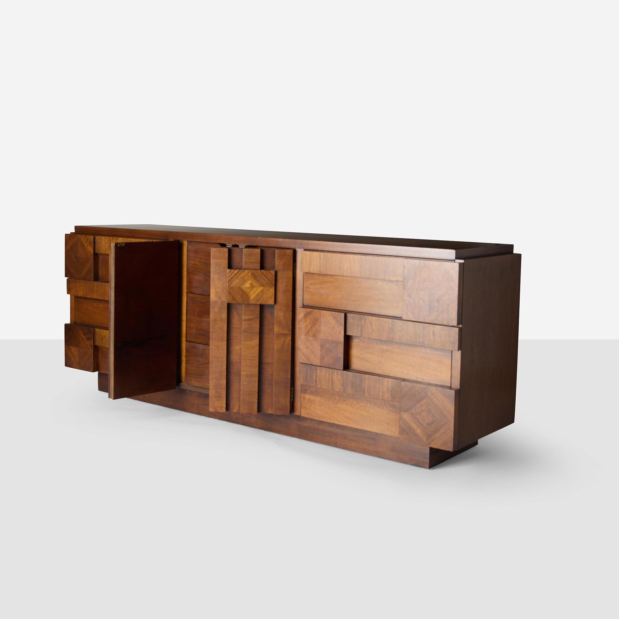 Staccato Brutalistische Kommode und Spiegel von Lane's (Holz) im Angebot