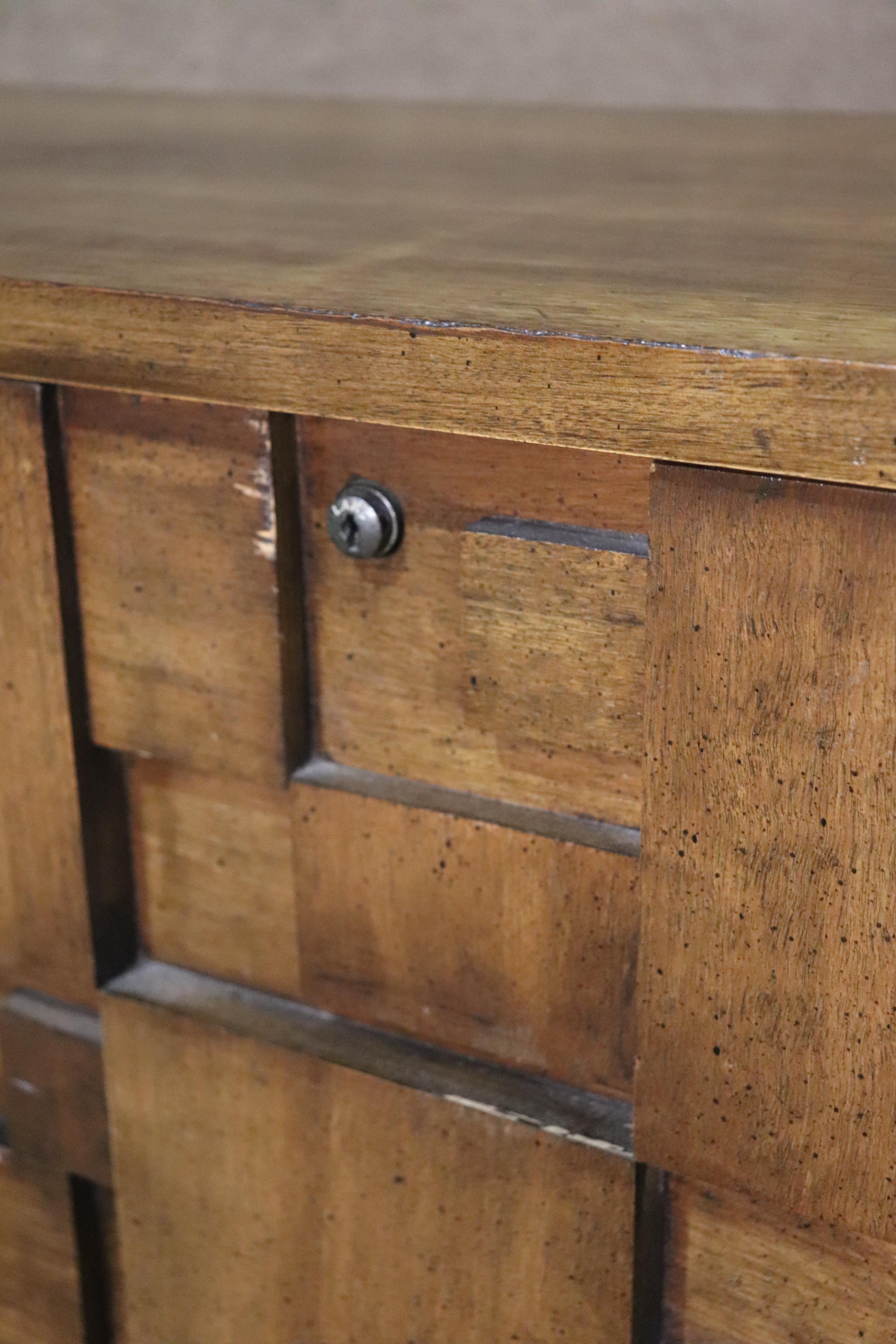 Cedar-Kommode „Staccato“ von Lane Furniture im Zustand „Gut“ im Angebot in Brooklyn, NY