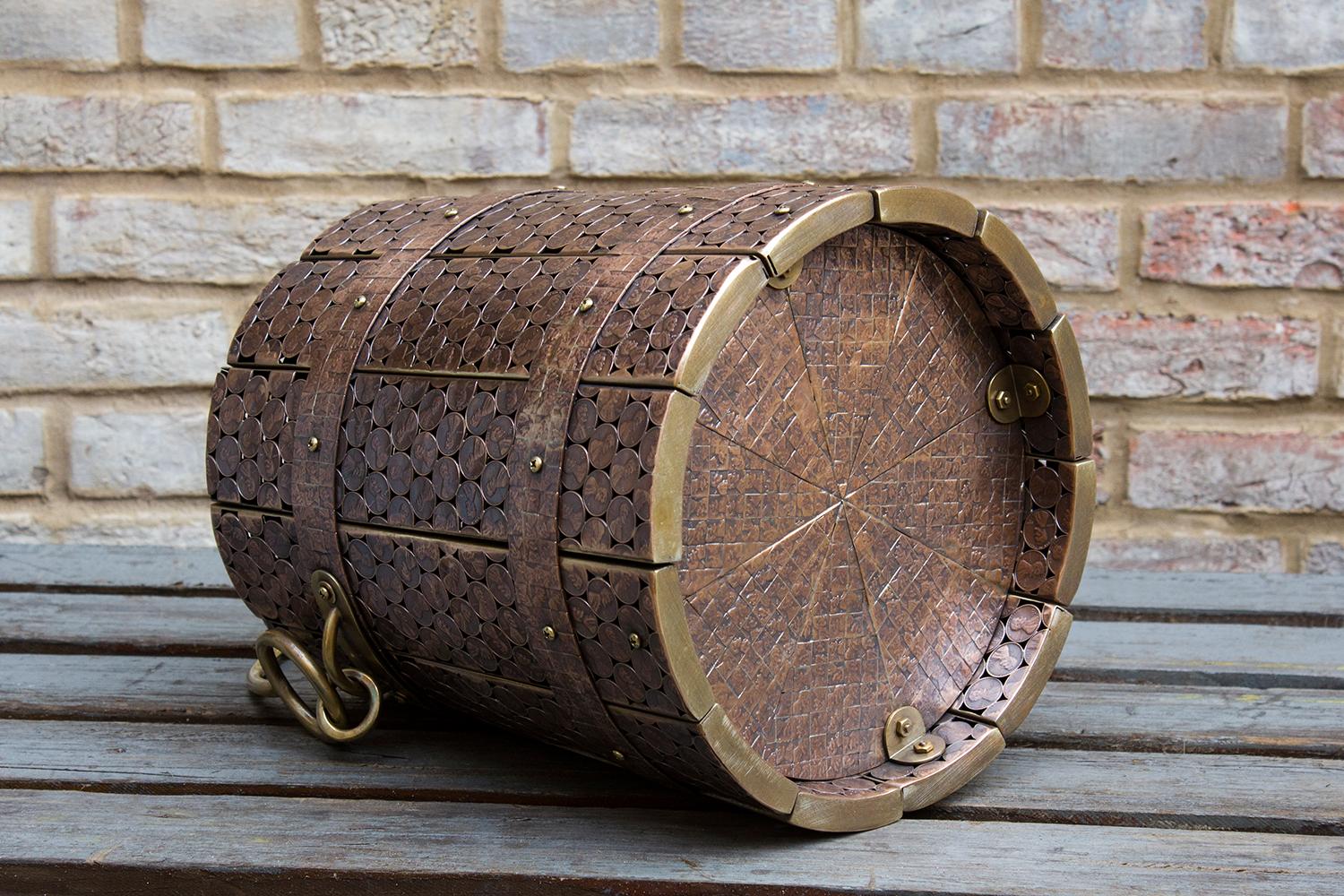 Série The Craftsman : Seau - Gris Figurative Sculpture par Stacey Lee Webber