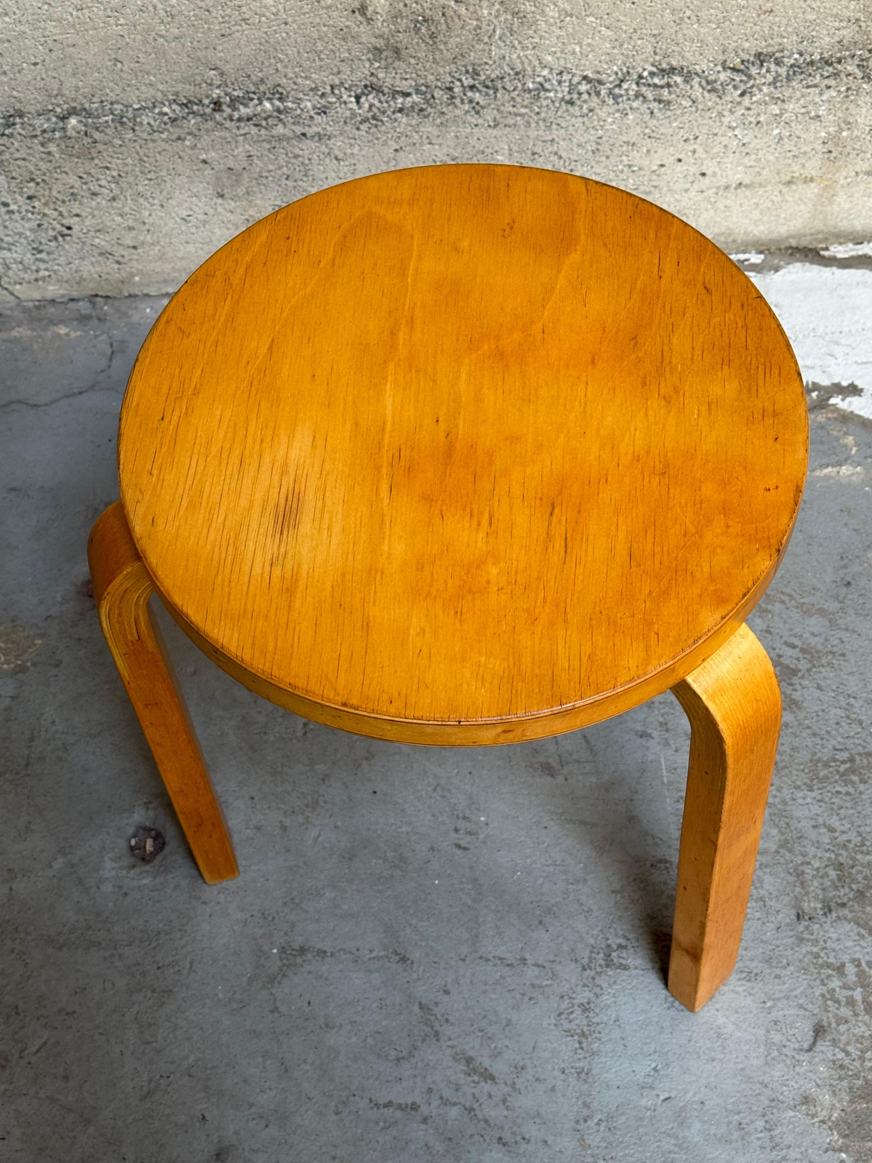 Stack of 4 1950s Alvar Aalto Model 60 Stools In Good Condition For Sale In Oakland, CA
