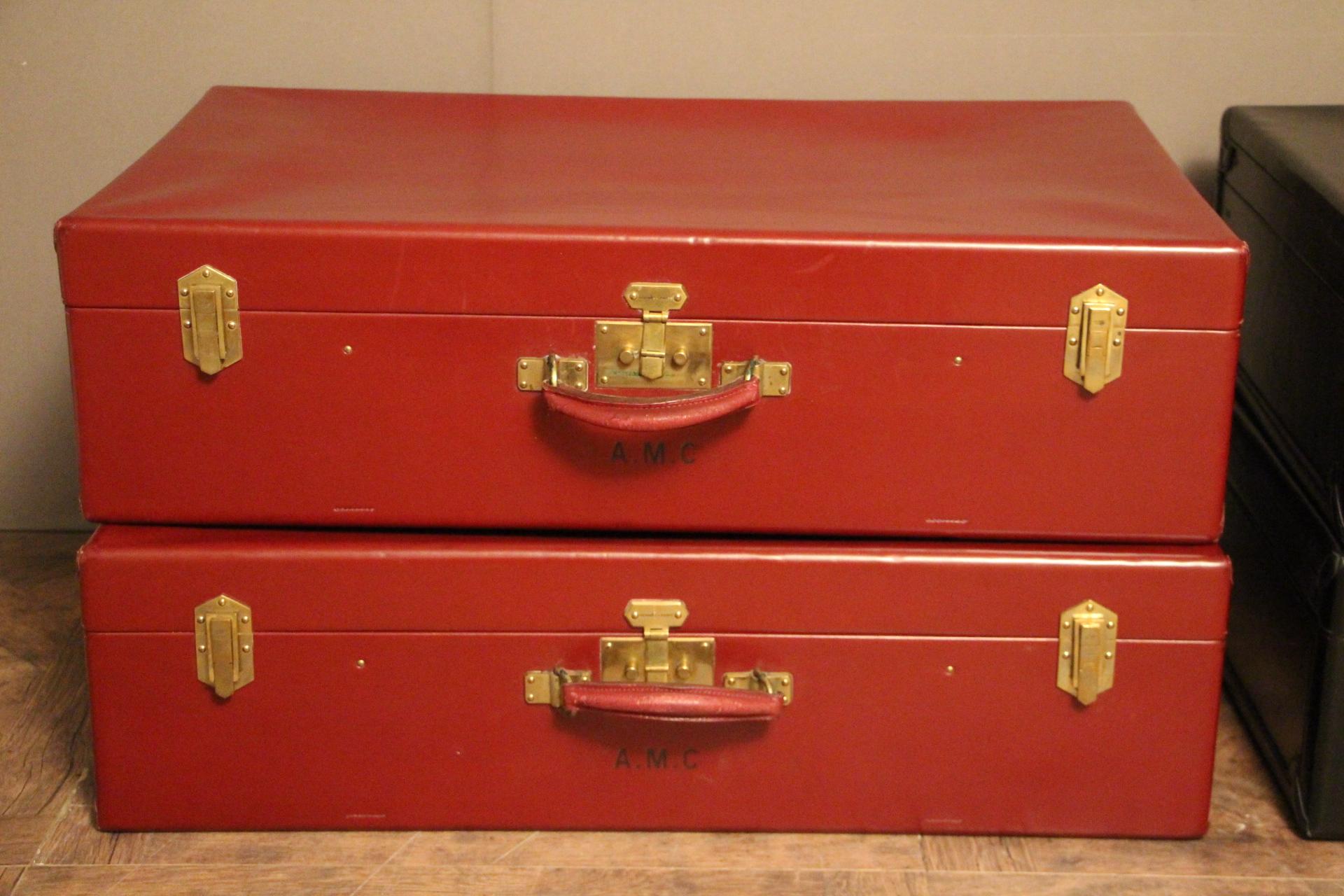 Spectacular set of 4 calf box leather suitcases, 2 black and 2 red ones. They feature one top handle, solid brass hardware, two flip clasp and one pinch lock closure all marked Hermes Paris.
These 4 pieces are in very good condition. There is