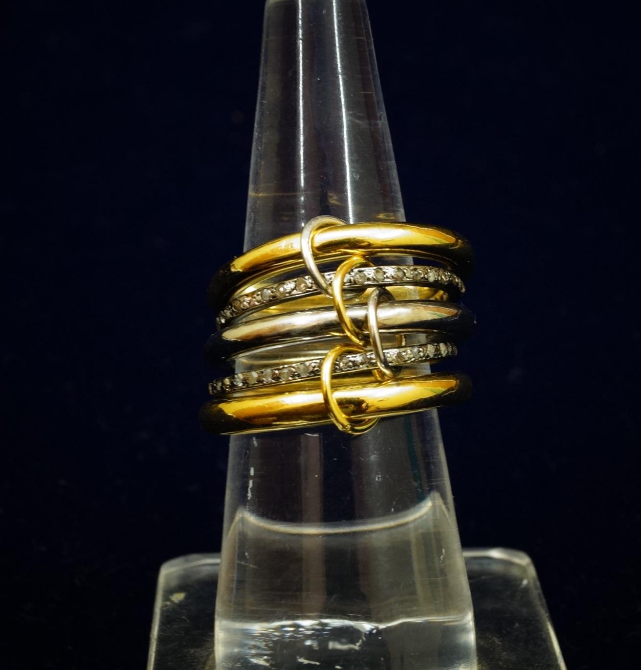 Stapelring Natürliche Pave-Diamanten Sterlingsilber Dual-Ton Stapel von fünf Ringen (Zeitgenössisch)