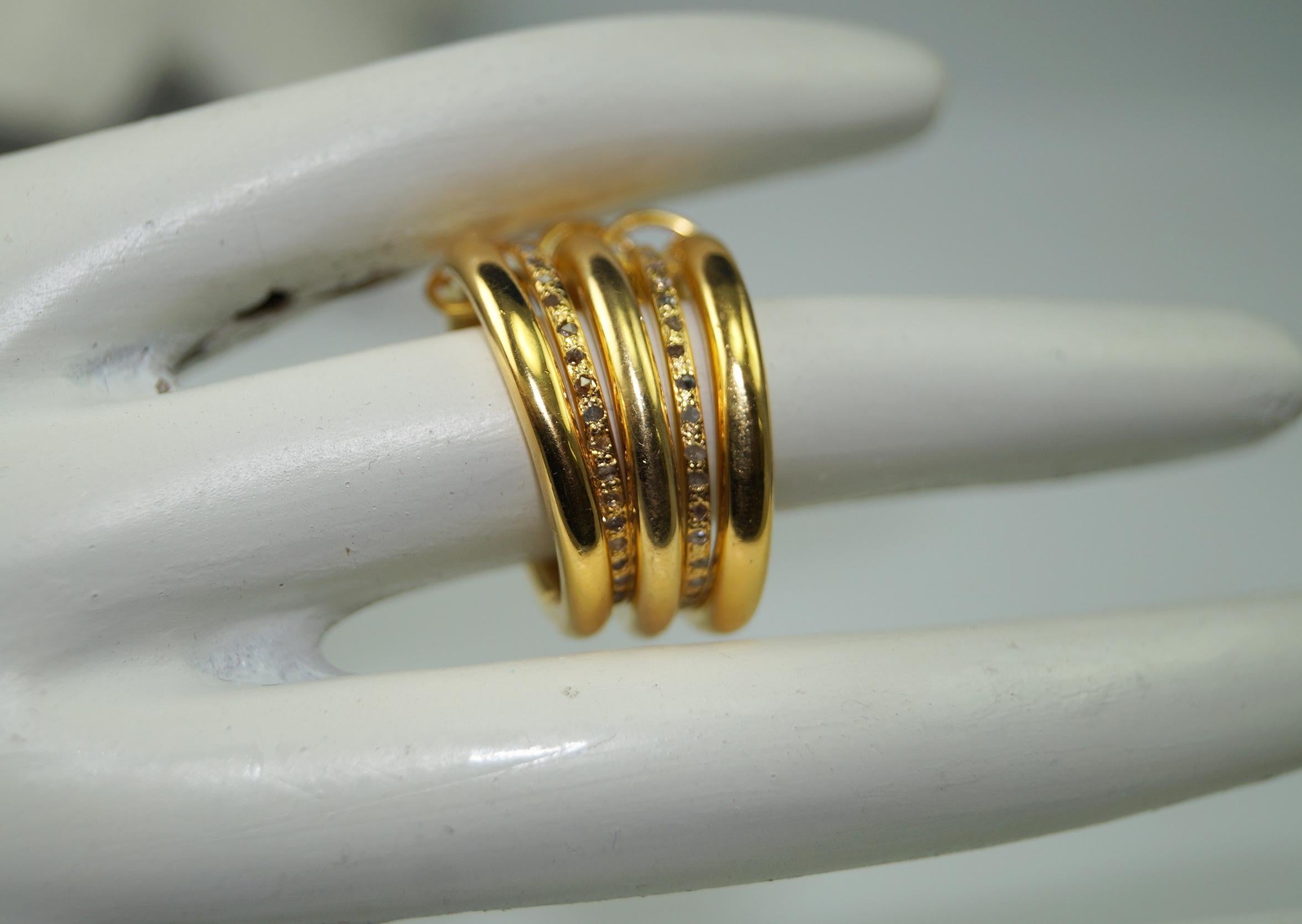 Anello con pavé di diamanti Nature in argento sterling con placcatura in oro giallo in vendita 2