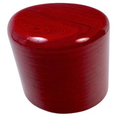 Tabouret empilable rouge, Timbur, représenté par Tuleste Factory
