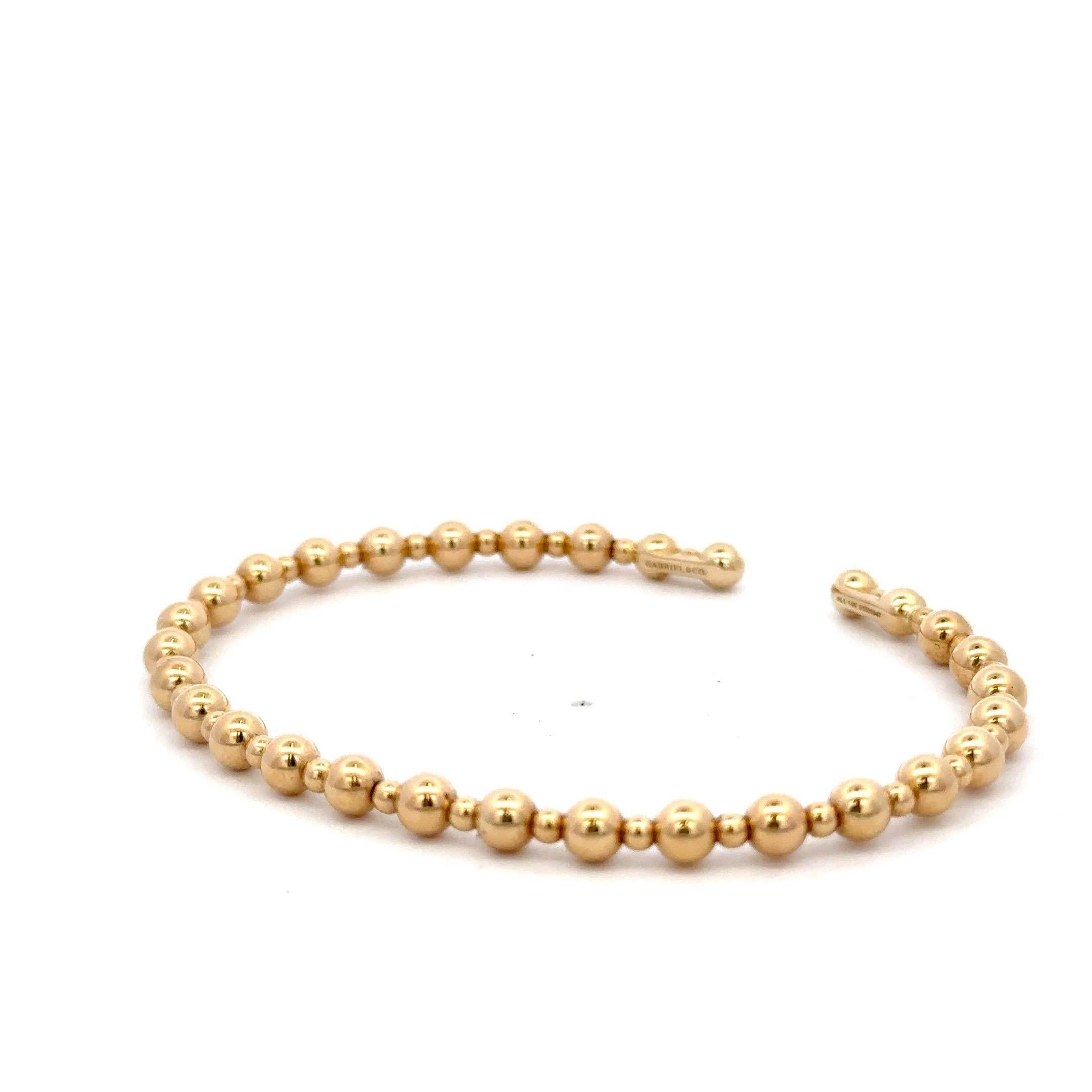 Bracelet manchette en jaune 14 carats avec des motifs de boules pesant 7,2 grammes chacune. 
Deux en stock. 
Le prix correspond à un bracelet
