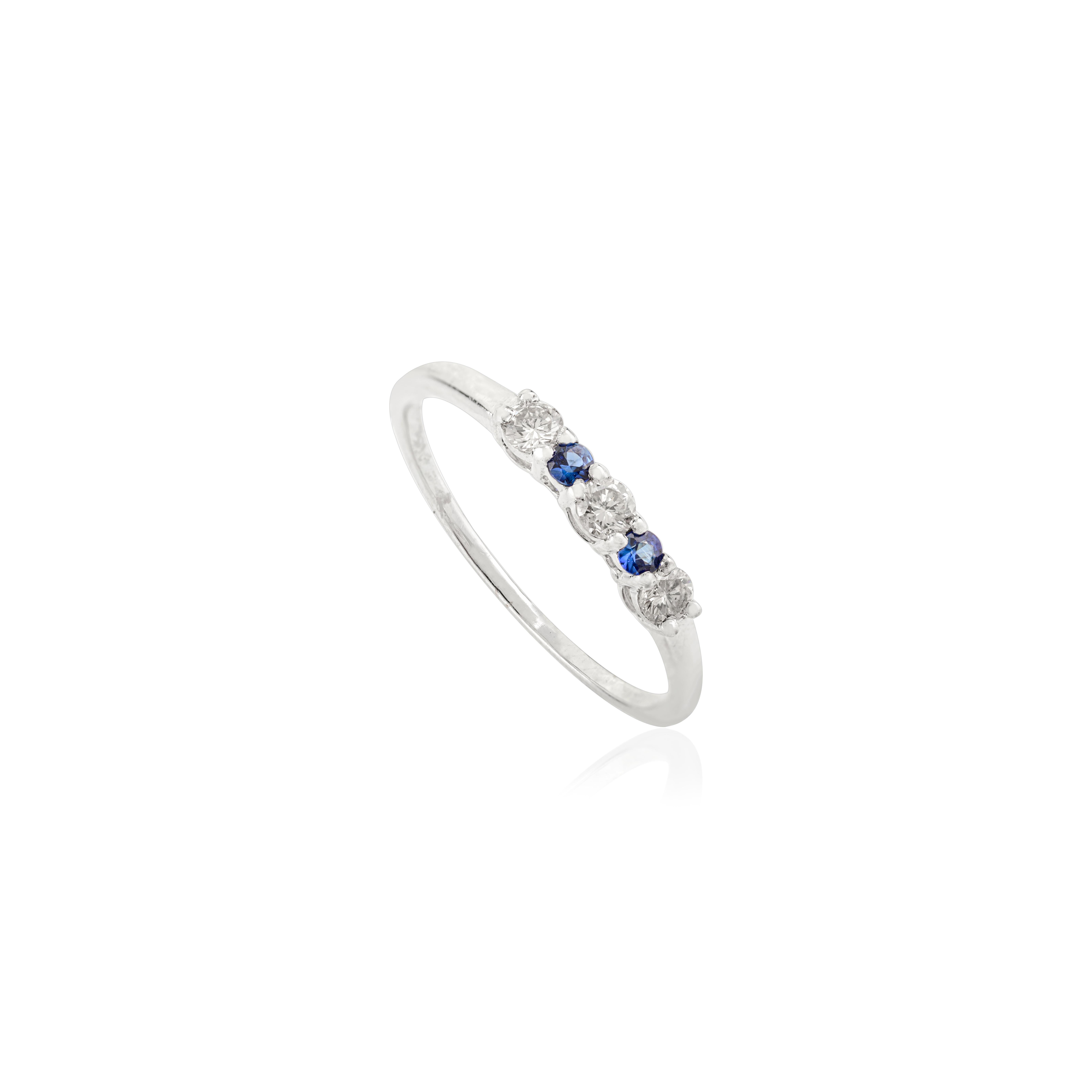 En venta: Anillo apilable de oro blanco de 14k con zafiro azul y diamantes Regalo de joyería  5