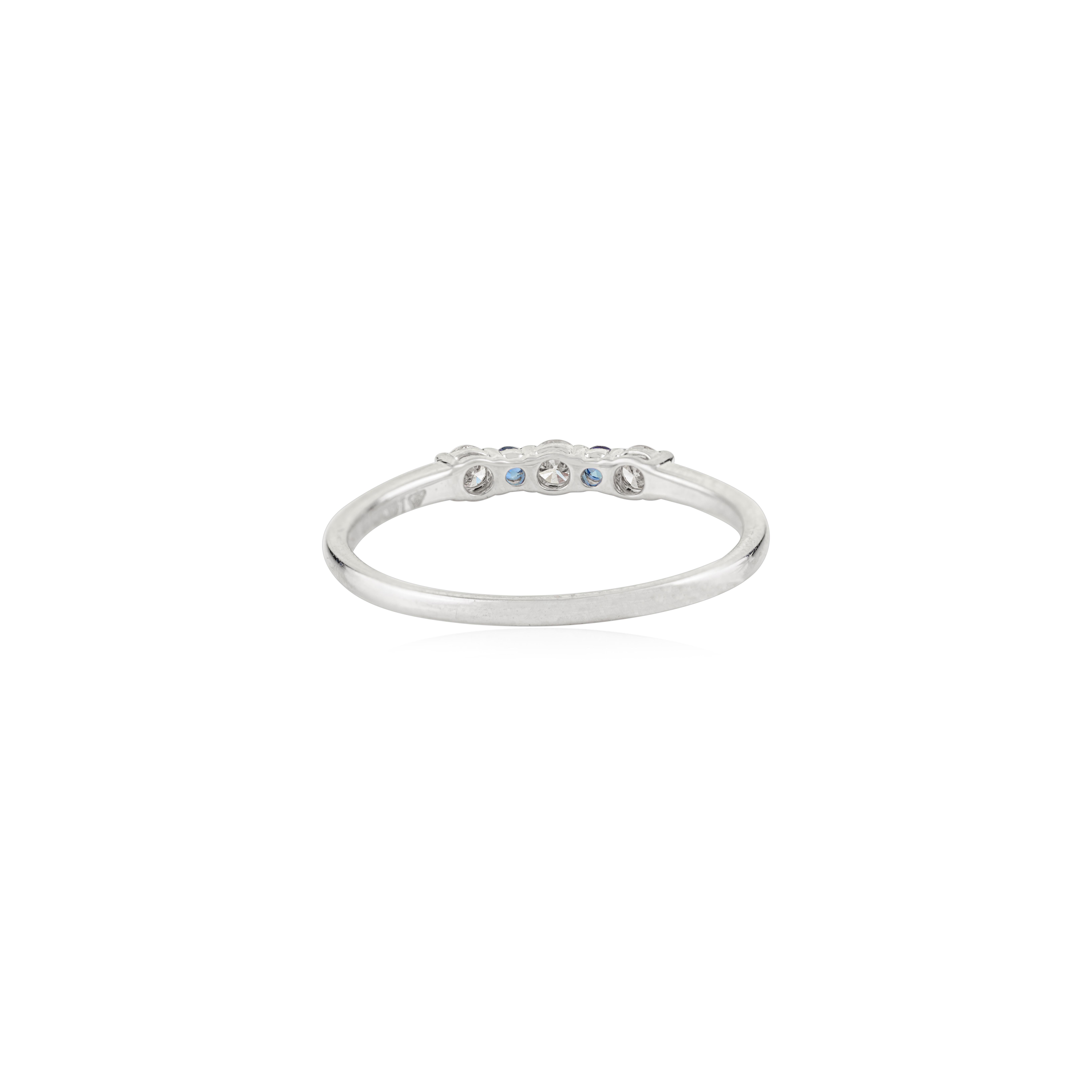 En venta: Anillo apilable de oro blanco de 14k con zafiro azul y diamantes Regalo de joyería  7