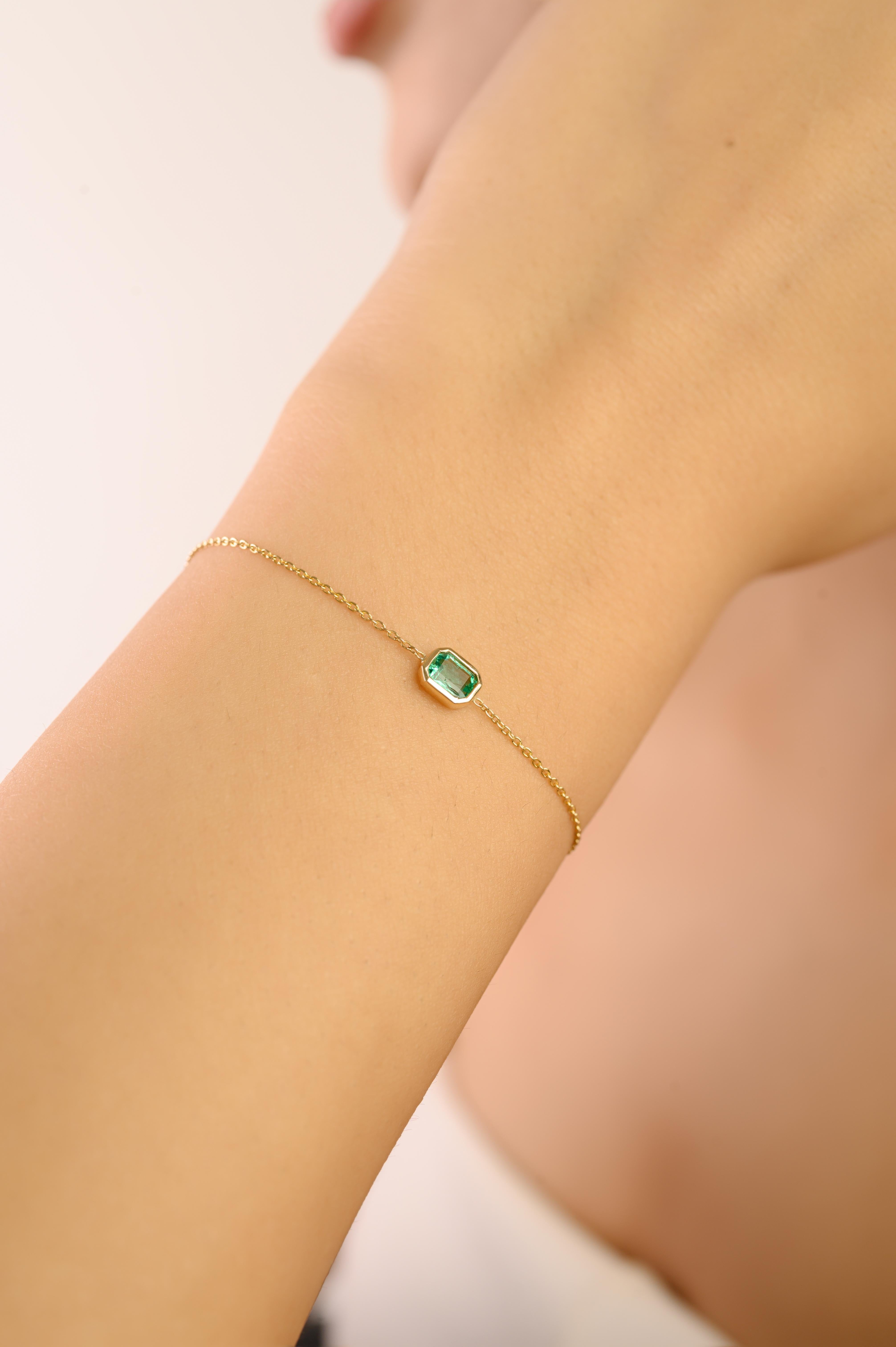 Bracelet empilable en or jaune 14K serti d'émeraudes naturelles avec chaton Pour femmes en vente