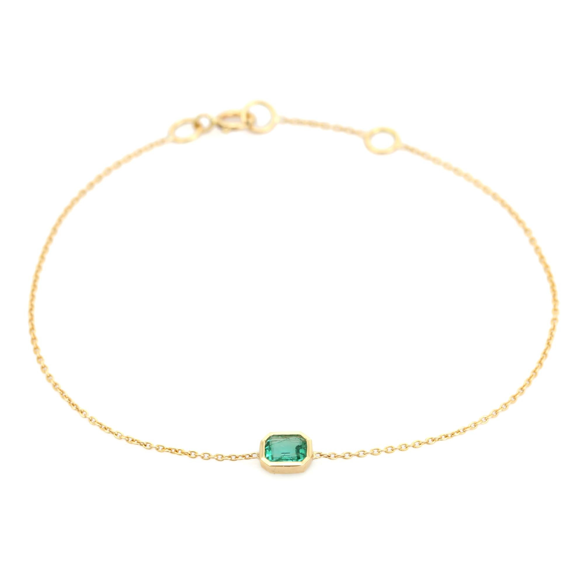 Bracelet empilable en or jaune 14K serti d'émeraudes naturelles avec chaton en vente 1