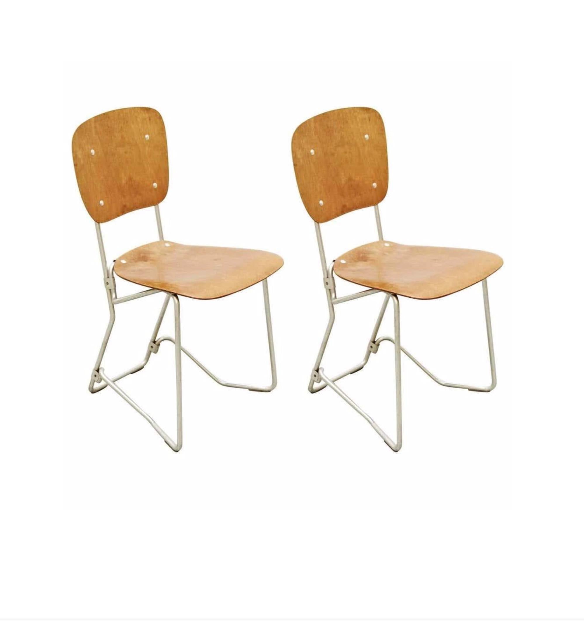 Sillas apilables Aluflex de Armin Wirth: Un raro par de elegancia de mediados de siglo en venta 5
