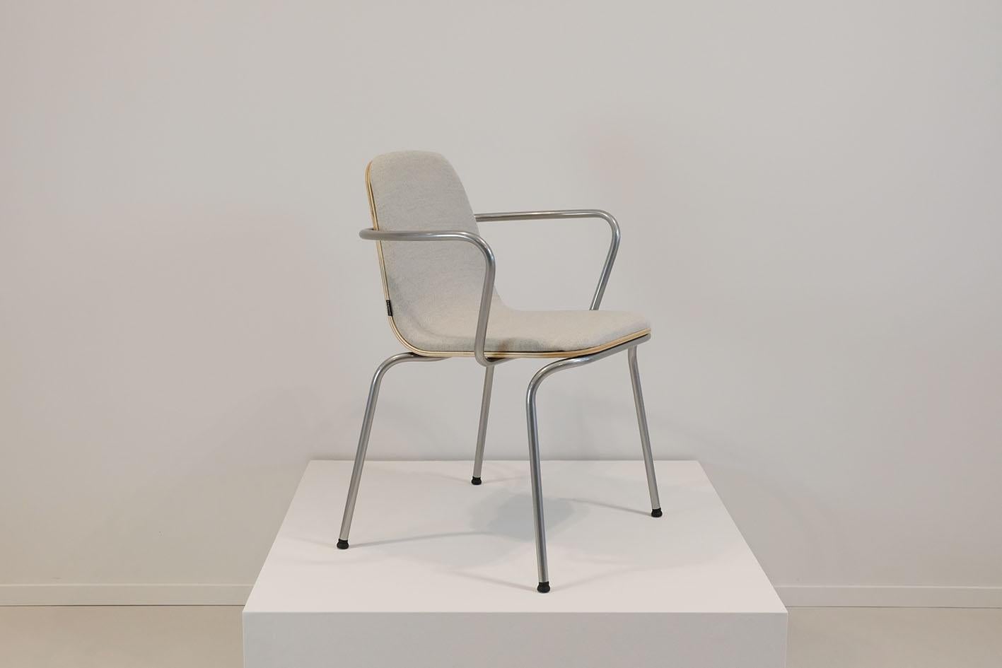 Sillones apilables de estilo de mediados de siglo, modernos y hechos nuevos. Moderno de mediados de siglo en venta