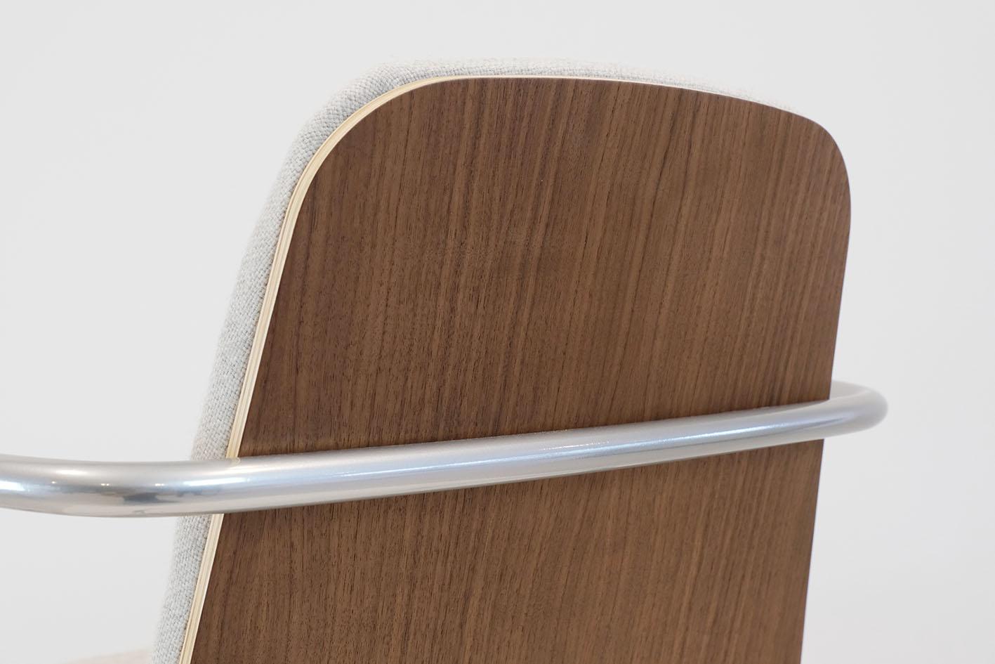 Sillones apilables de estilo de mediados de siglo, modernos y hechos nuevos. Acero en venta