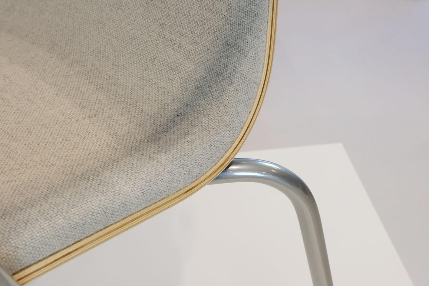 Sillones apilables de estilo de mediados de siglo, modernos y hechos nuevos. en venta 1