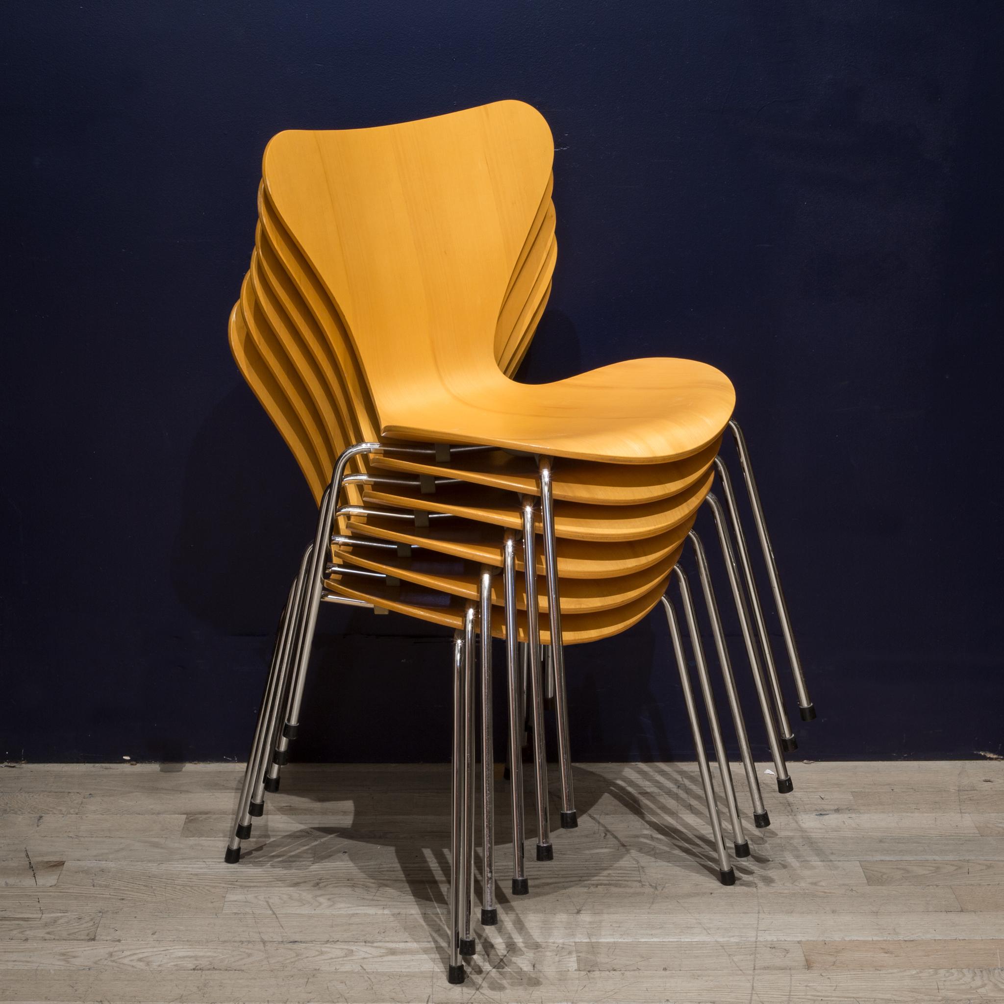 About

Price is per chair. Two have sold. Four are available. Contact us for more shipping options: S16 Home San Francisco 

Pressure molded oak veneer Fritz Hansen 