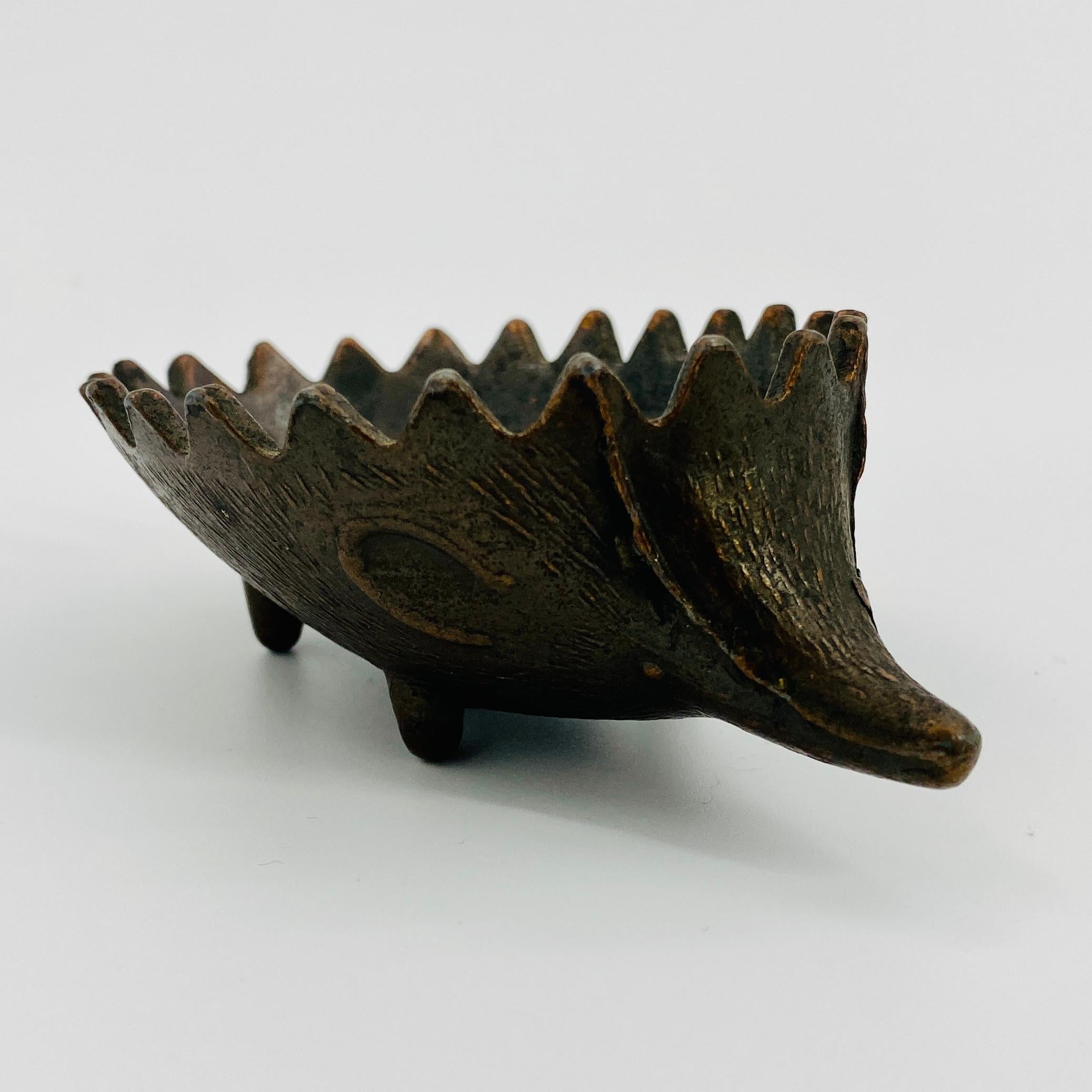 Stapelbare Aschenbecher oder Salzstreuer aus Bronze der Porcupine-Familie im Angebot 1