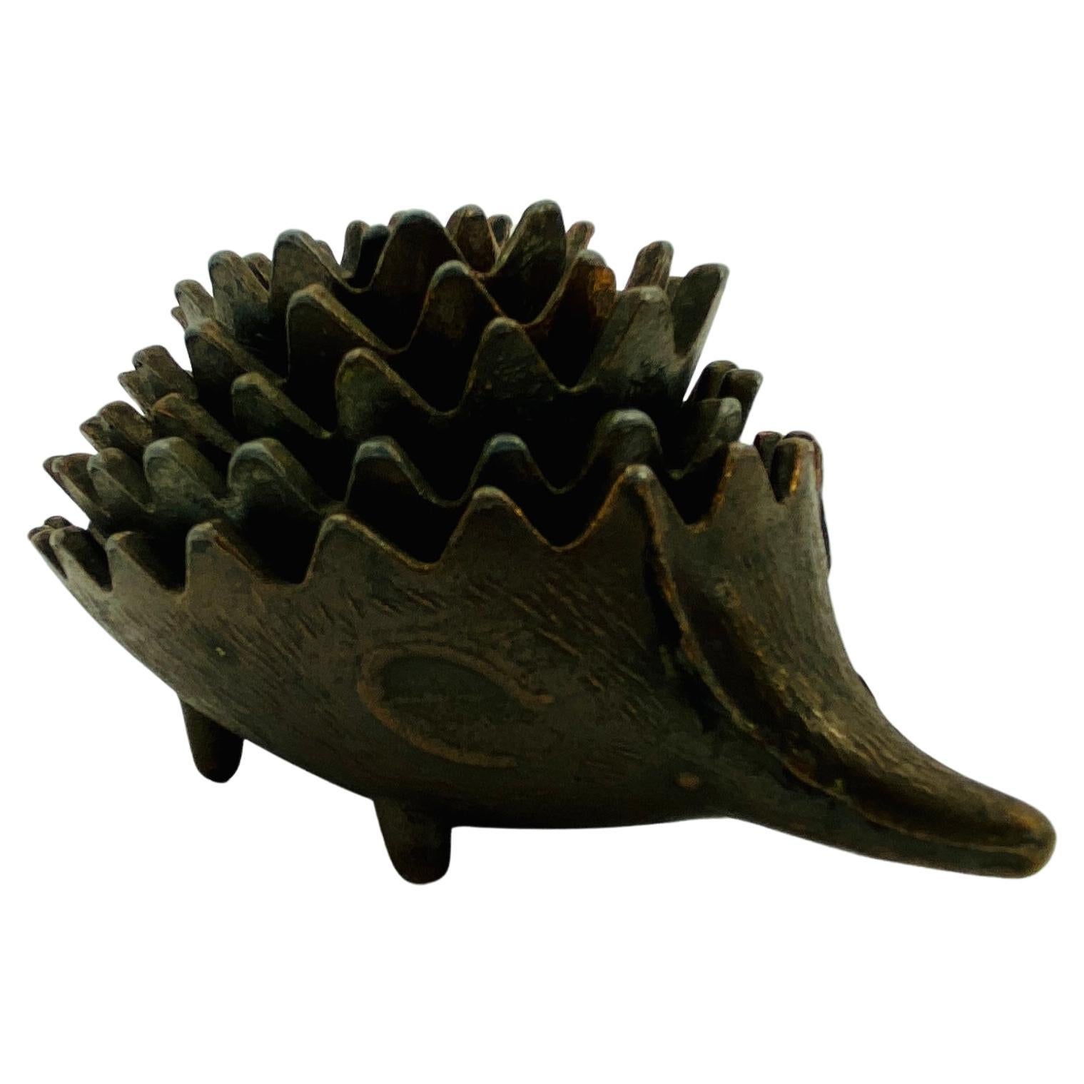 Stapelbare Aschenbecher oder Salzstreuer aus Bronze der Porcupine-Familie