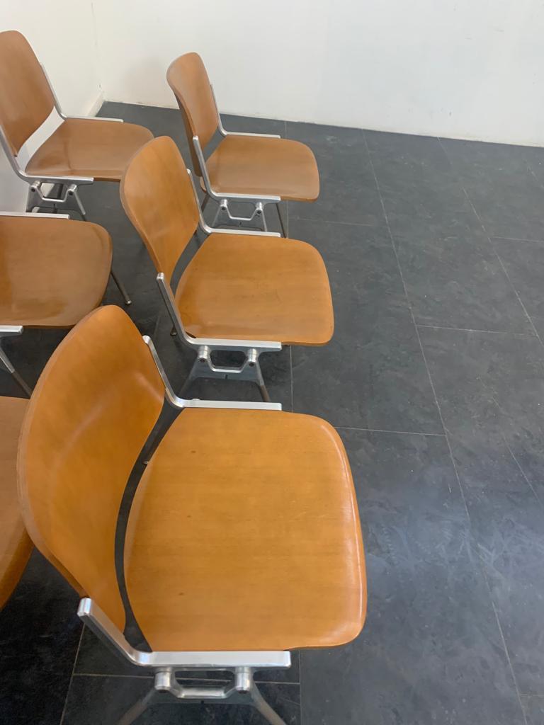 Stapelbare Stühle von Giancarlo Piretti für Castelli / Anonima Castelli, 6er-Set (Metall) im Angebot