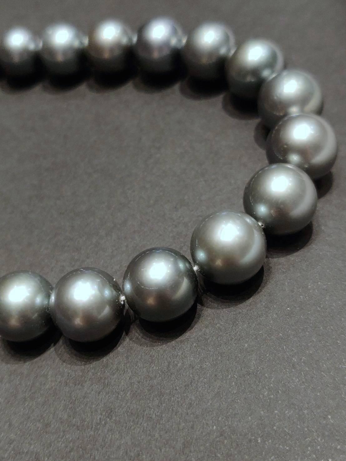 Women's or Men's Stackable Dark Blue Tahitian Pearl Necklace For Sale