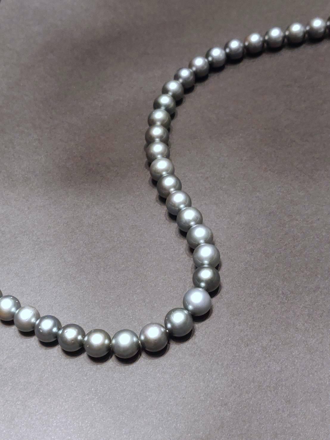 Stackable Dark Blue Tahitian Pearl Necklace For Sale 1