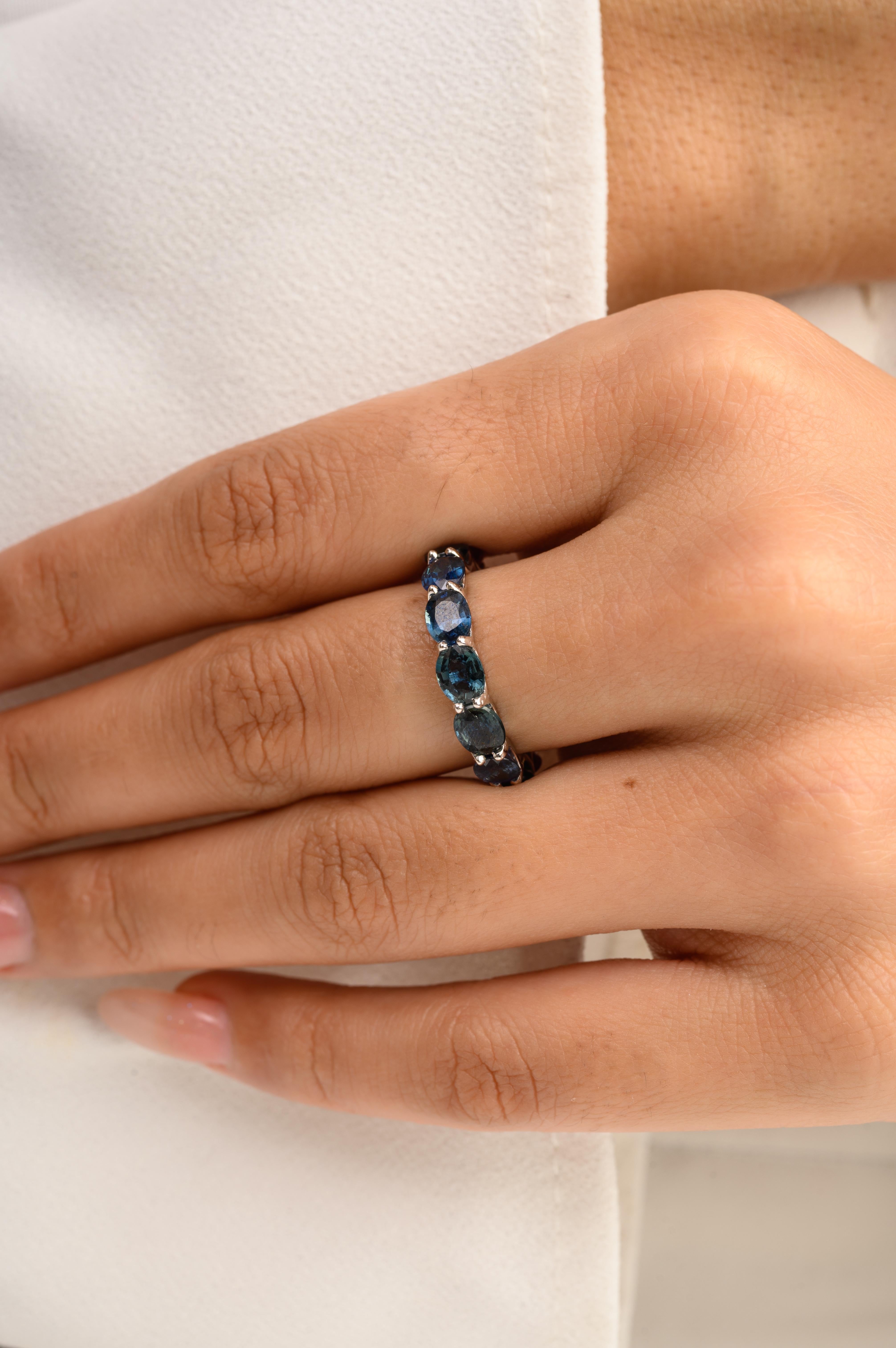 Im Angebot: Stapelbarer halber Rubin- und blauer Saphir-Ring aus 14k massivem Weißgold () 5