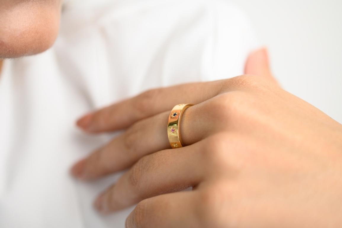 Im Angebot: Starburst Multi Saphir Nieten-Ring aus 18 Karat massivem Gelbgold mit Saphiren () 5