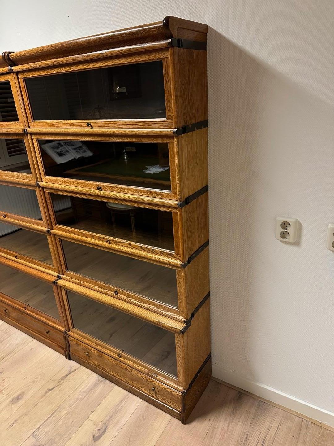 Britannico Libreria impilabile Globe Wernicke in Oak in vendita
