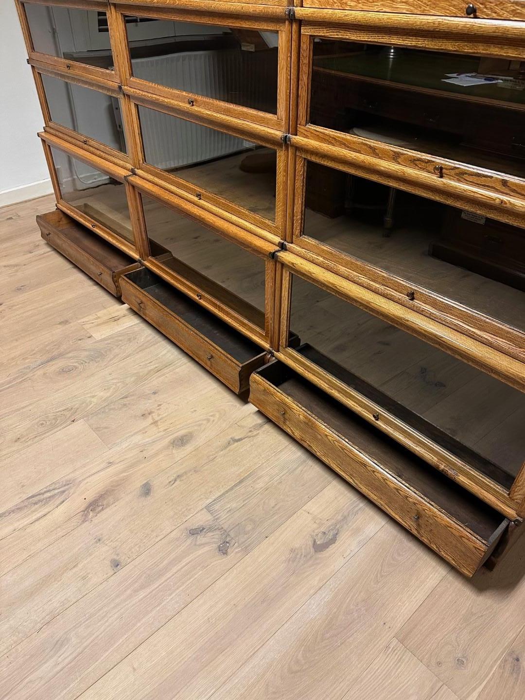 Libreria impilabile Globe Wernicke in Oak in vendita 1
