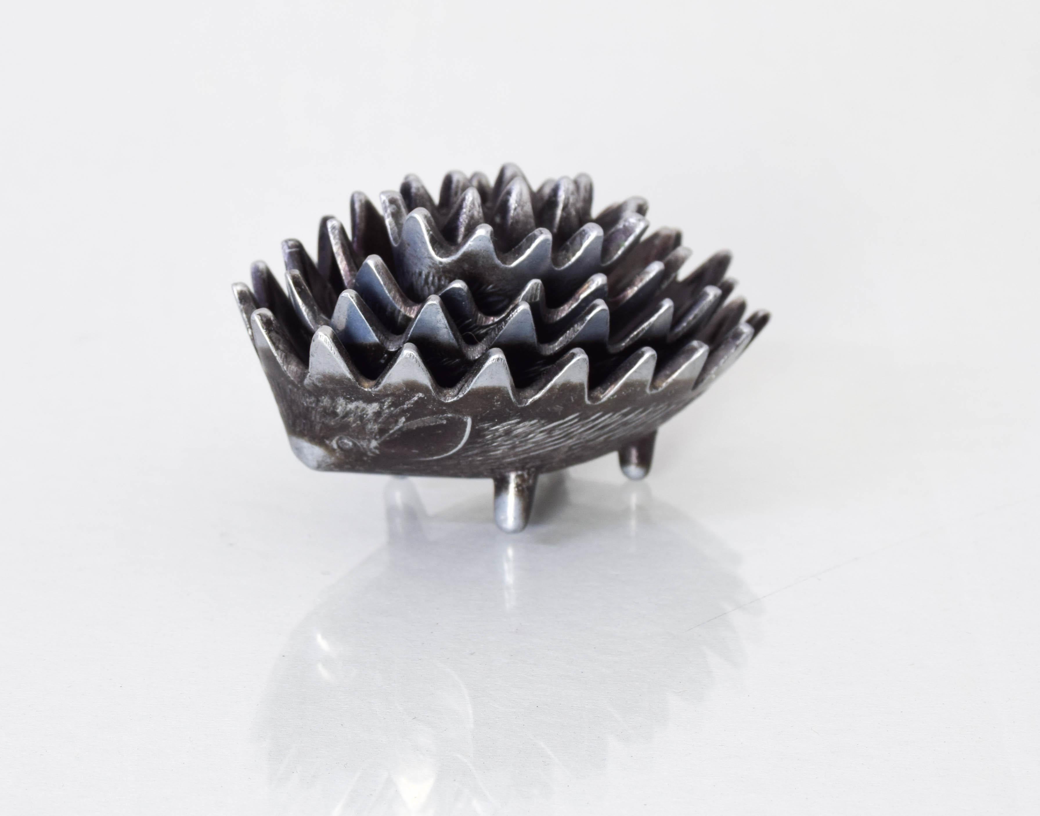 Stackable Peltre Hedgehog Ashtrays Attributed to Walter Bosse 50s In Good Condition In Escalona, Toledo