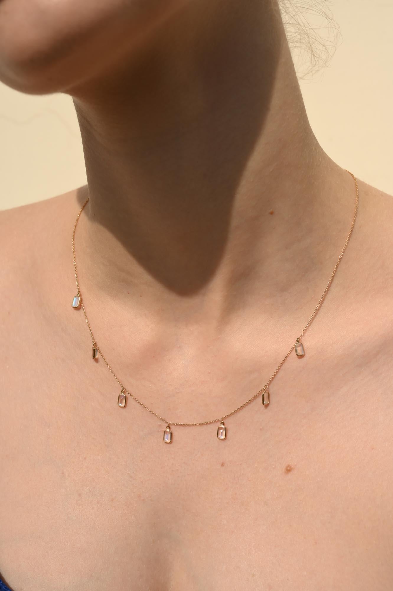 Modern Rainbow Moonstone Chain Necklace Gift for Girlfriend in 18k Solid Yellow Gold For Sale