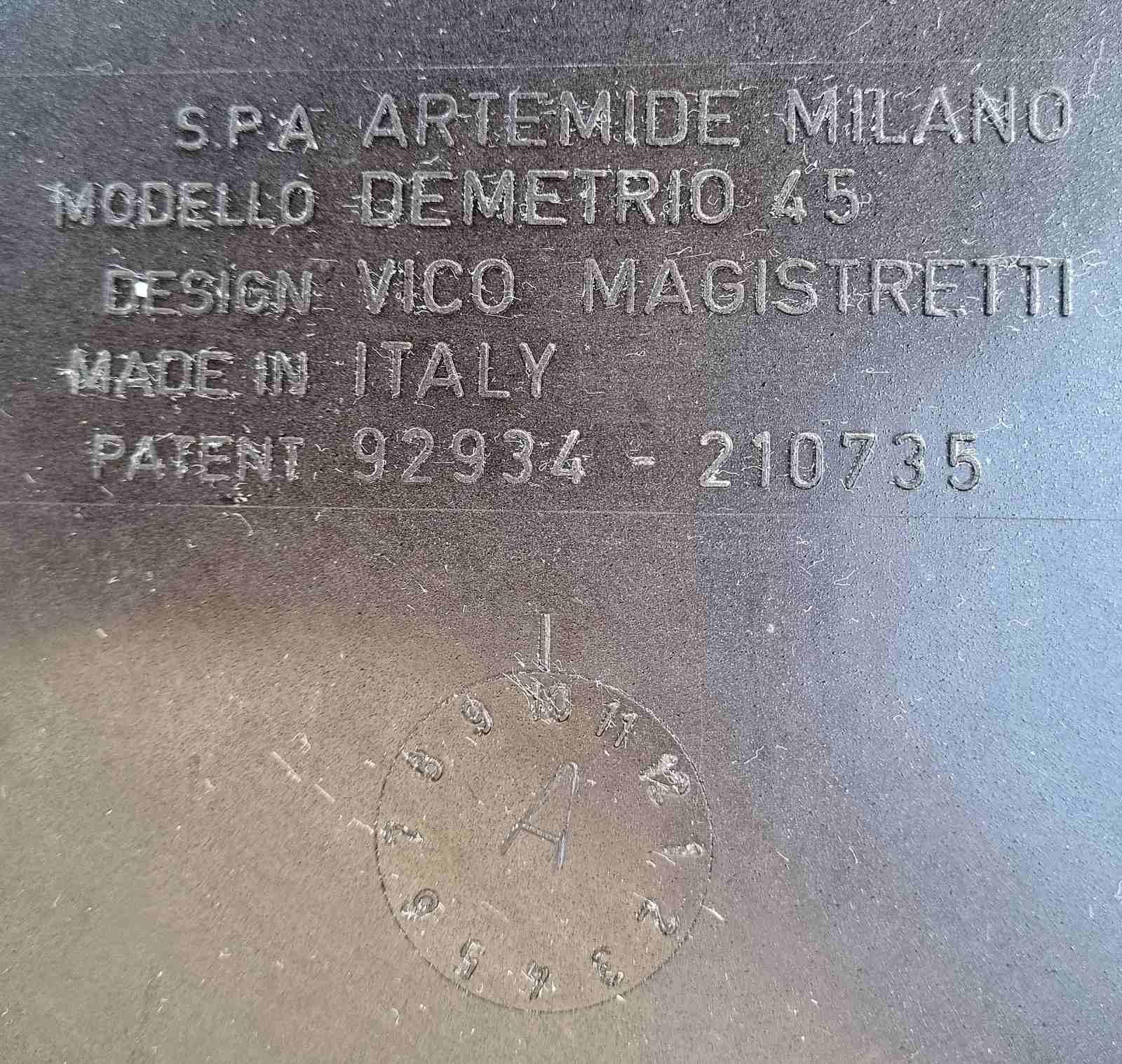 Fibre de verre Tables empilables Demetrio 45 de Vico Magistretti pour Artemide, Italie, années 60 en vente