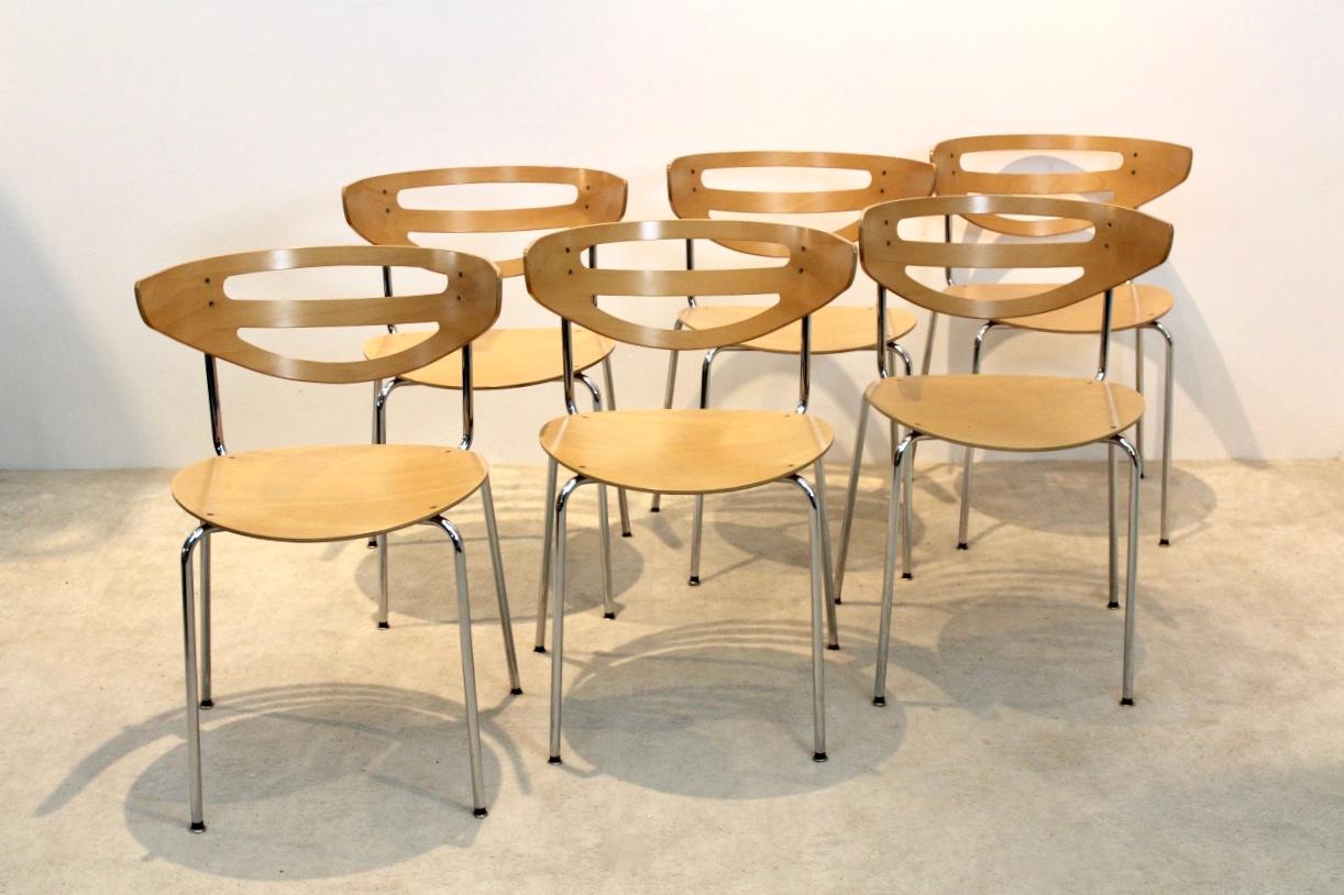 Stackable Thonet Chrome and Beechwood Curved Diner Chairs In Good Condition For Sale In Voorburg, NL