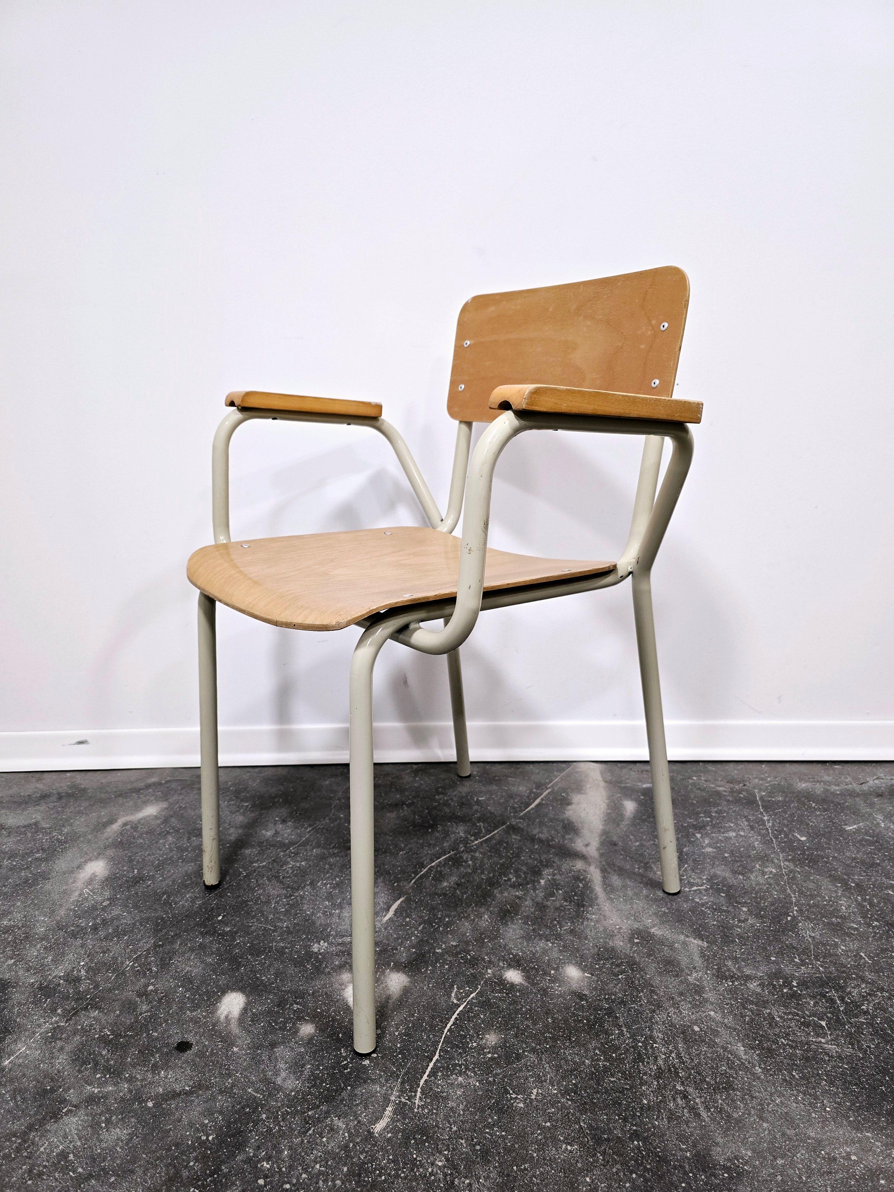 Stapelbare Röhrenstühle 1970er Jahre im Angebot 5