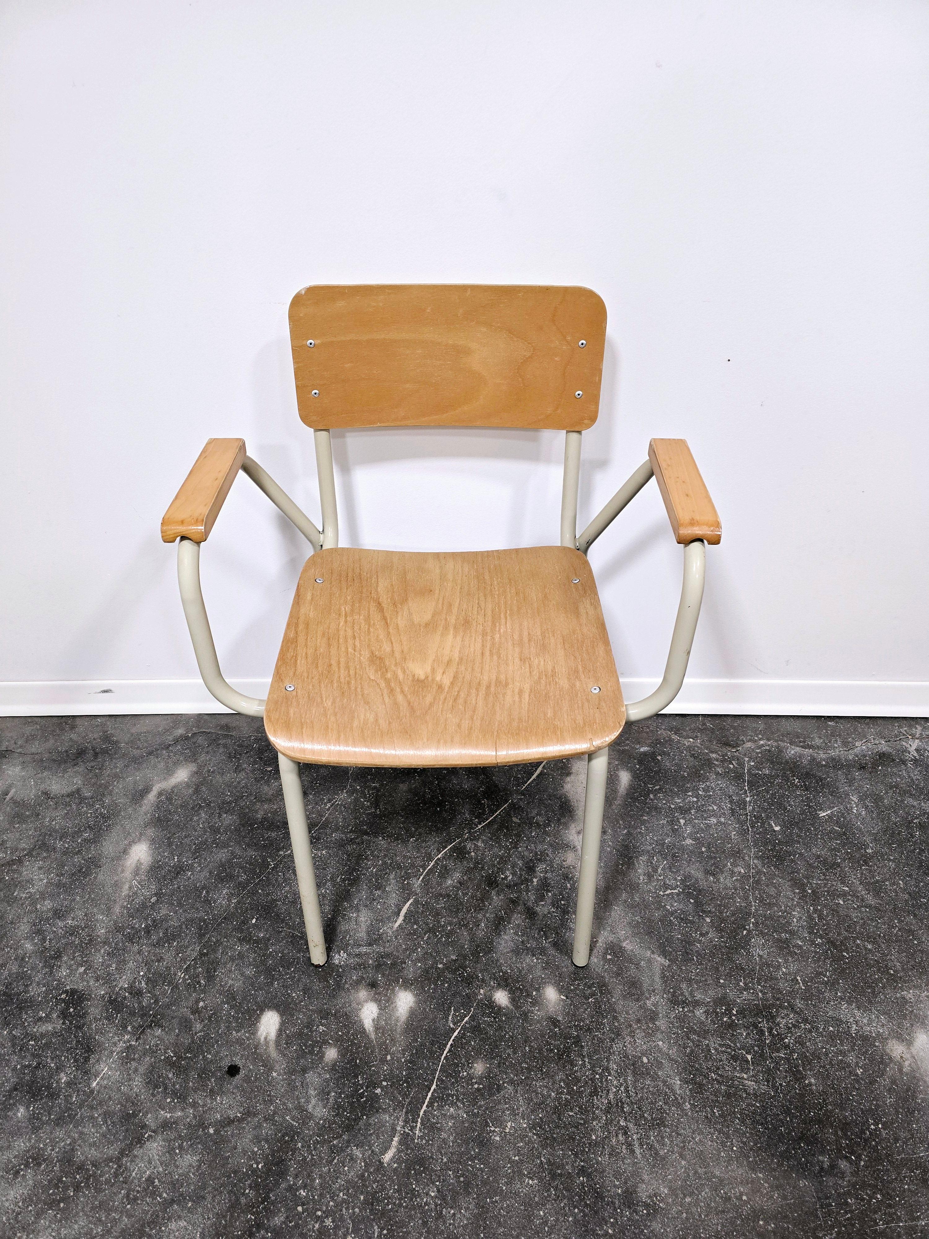 Stapelbare Röhrenstühle 1970er Jahre im Angebot 10
