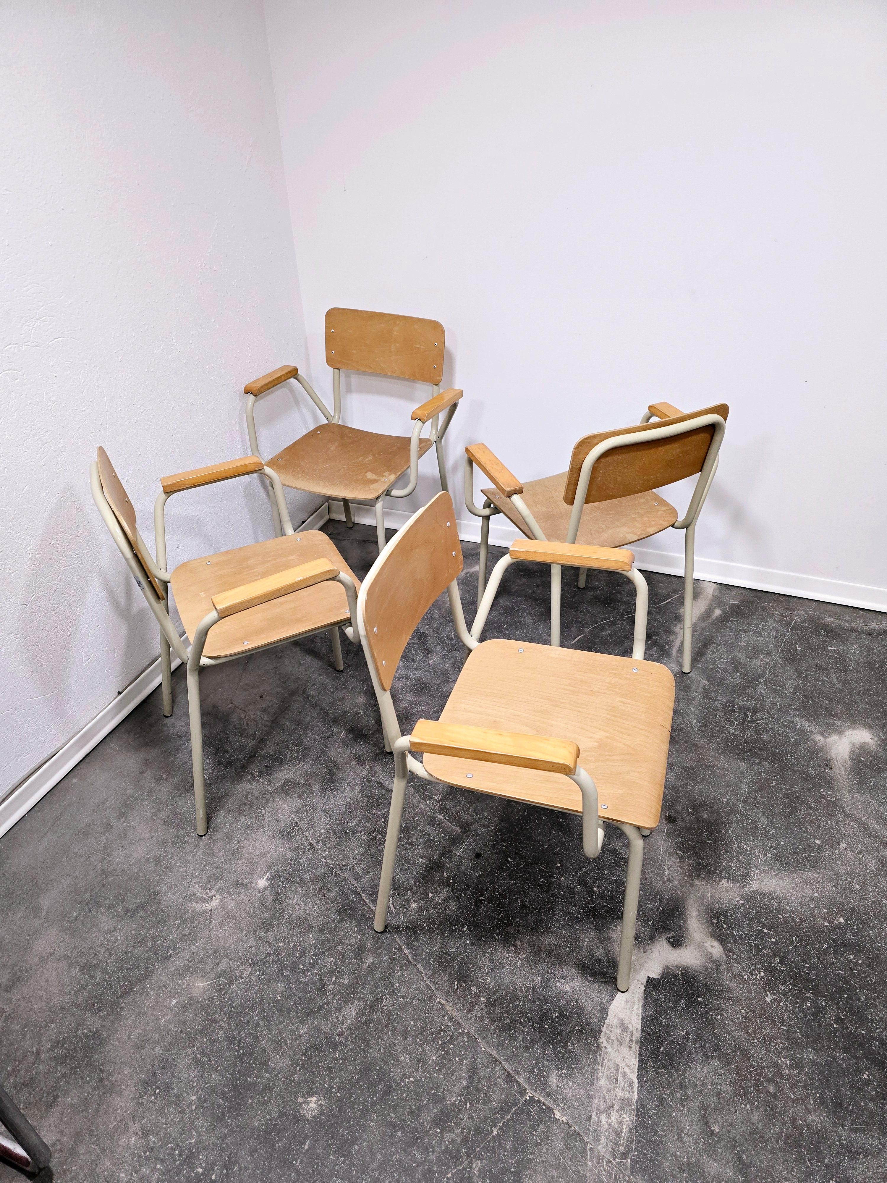 Stapelbare Röhrenstühle 1970er Jahre im Angebot 12