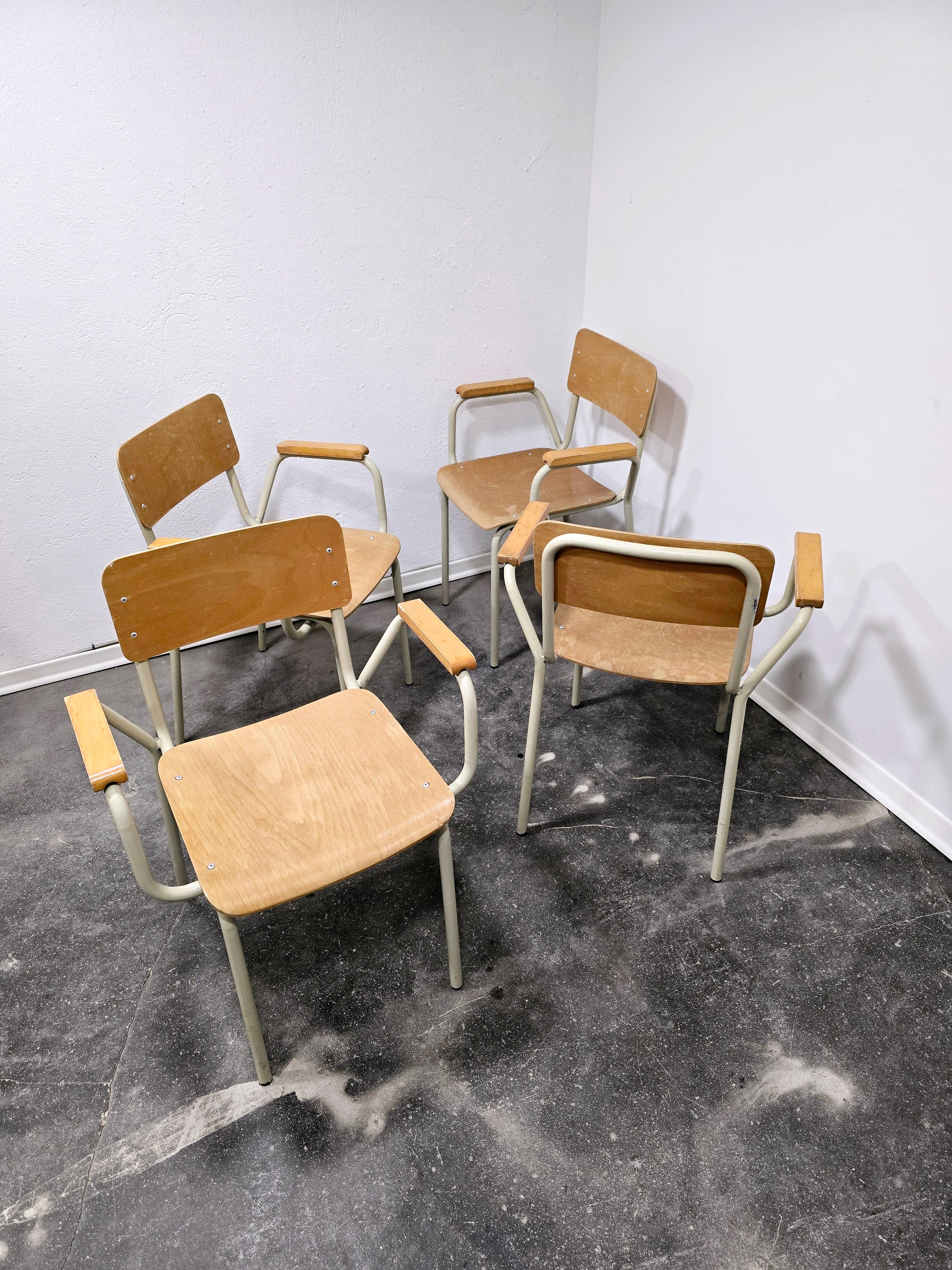 Stapelbare Röhrenstühle 1970er Jahre im Angebot 13