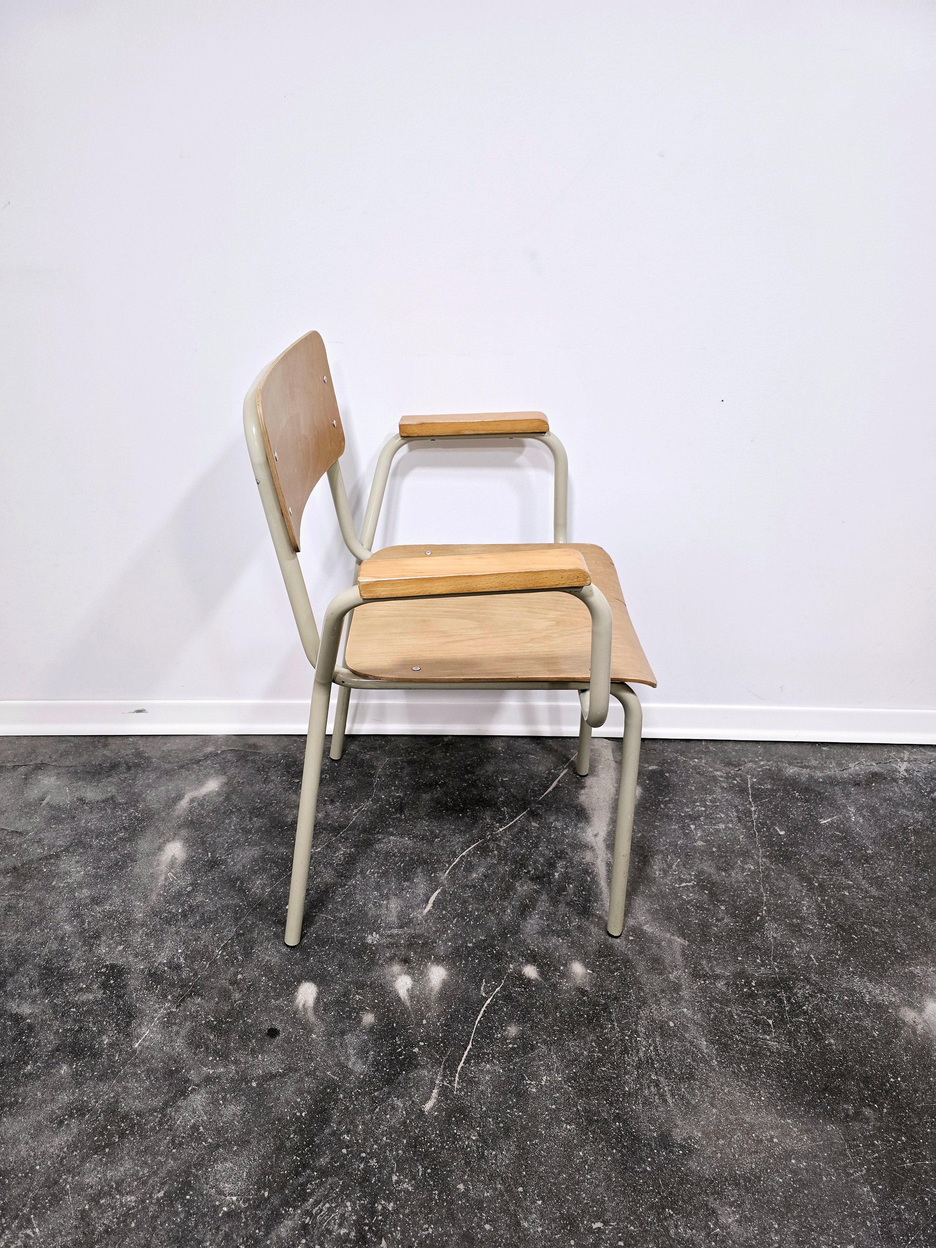 Stapelbare Röhrenstühle 1970er Jahre (Metall) im Angebot