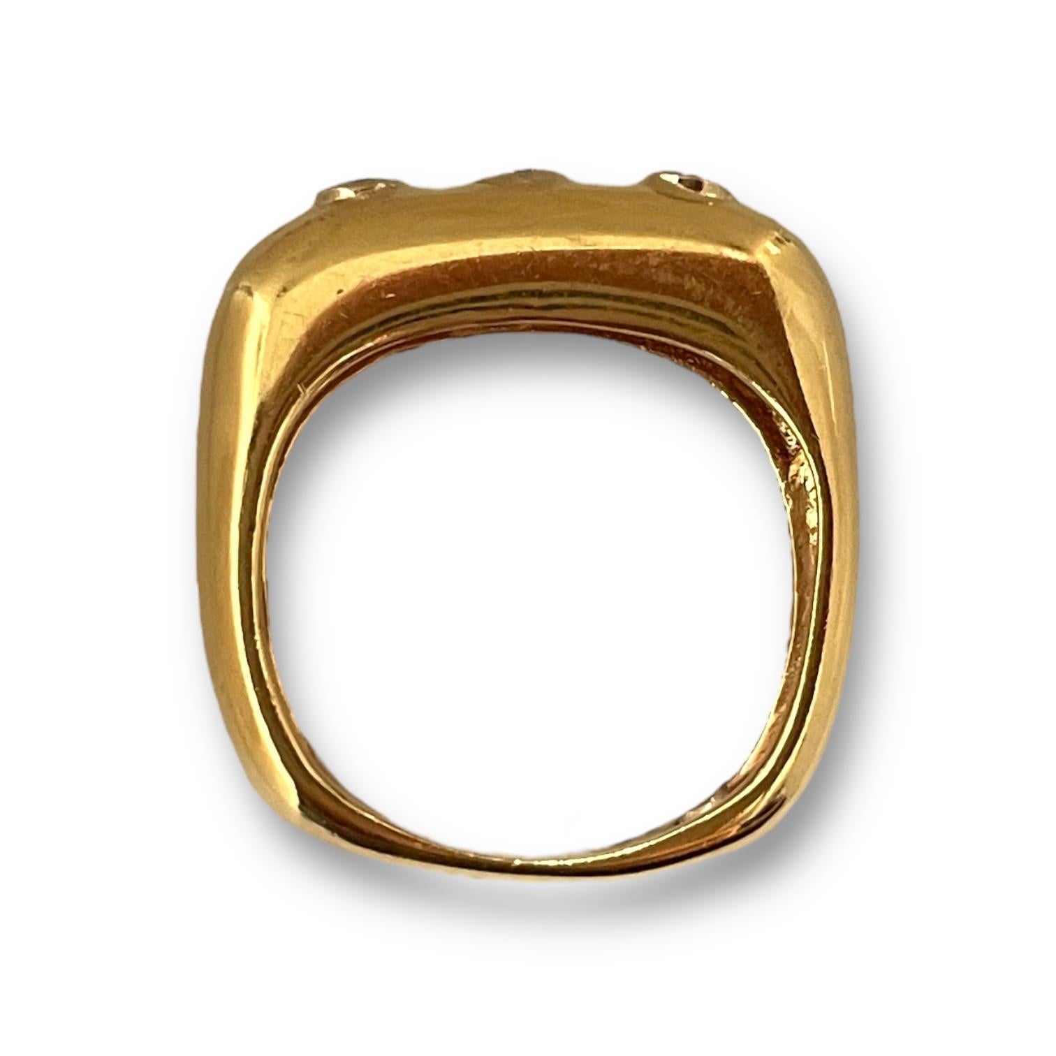 Fascia impilabile in oro giallo con tripli accenti di diamante In condizioni ottime in vendita a New York, NY