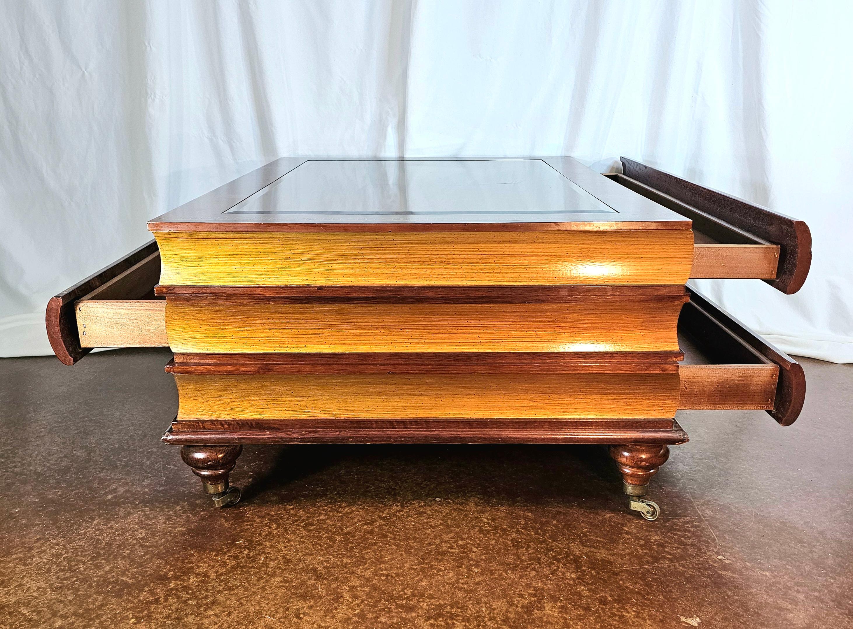 Table basse empilée avec 3 tiroirs et vitrine  en vente 3