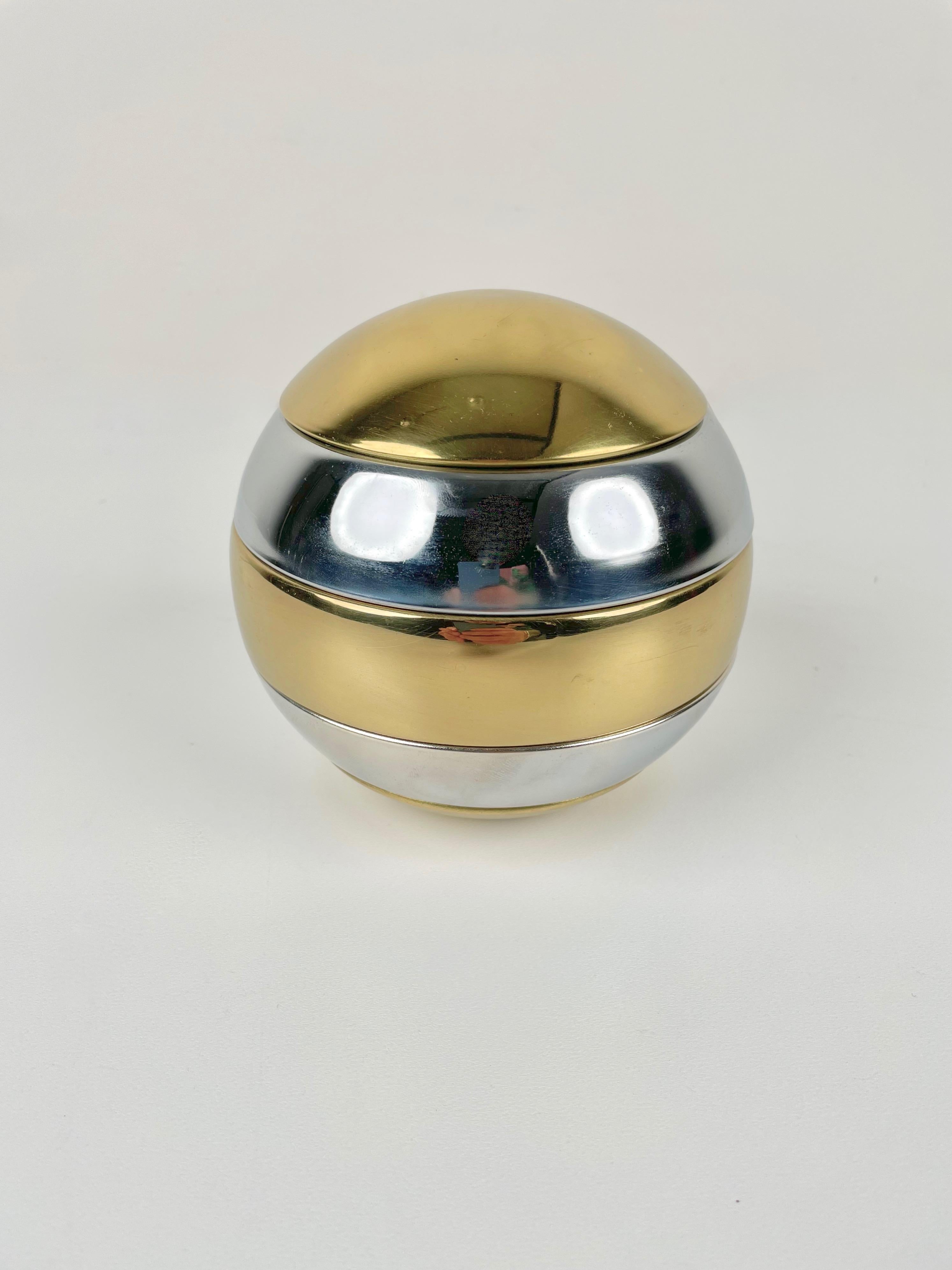 Mid-Century Modern Stacked Brass & Chrome Globe Ashtray Tommaso Barbi Style, Italy, 1970s