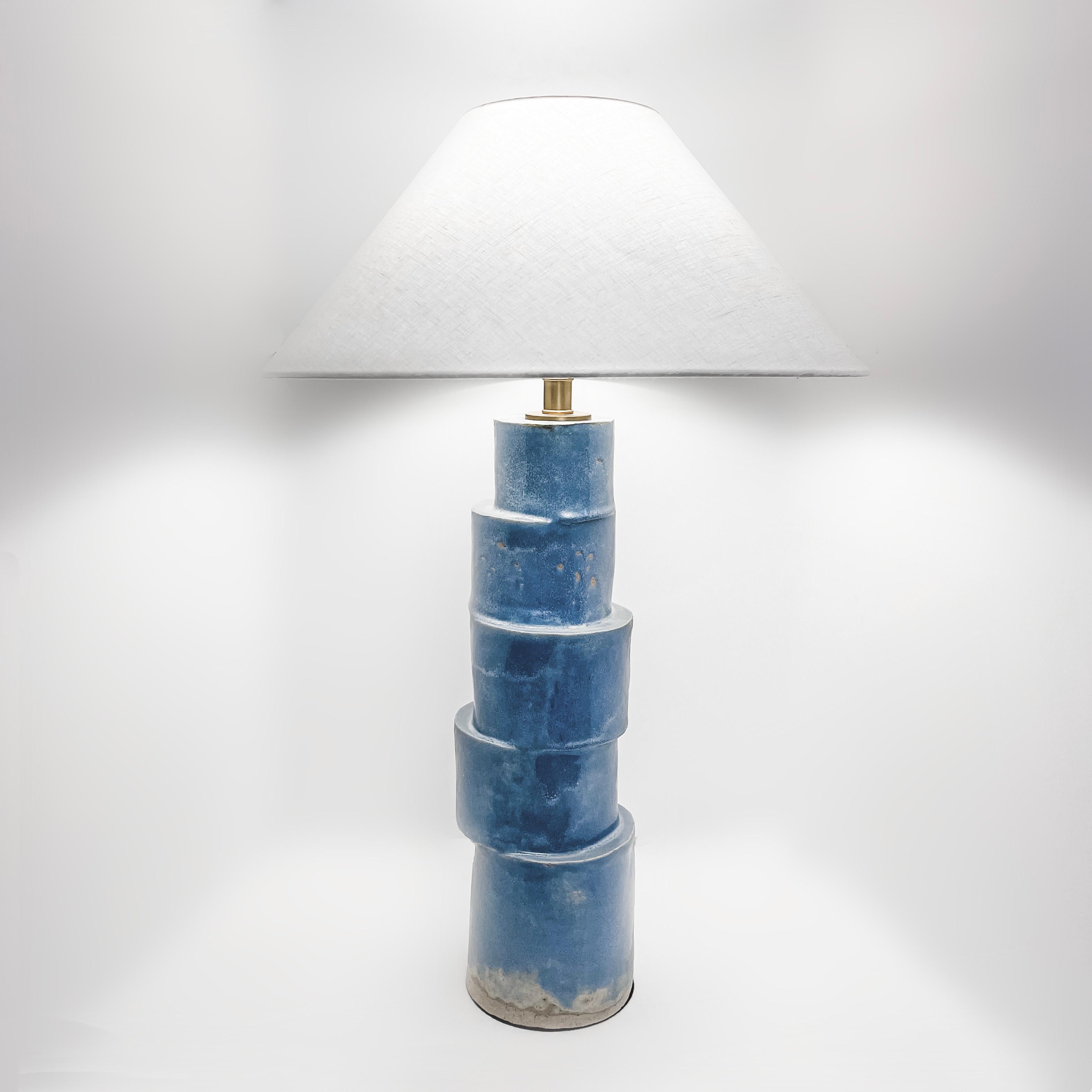 Américain Lampe de table à colonne empilée en glaçure bleue