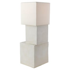 Lampe cubique empilée en céramique avec abat-jour en soie de Christopher Kreiling
