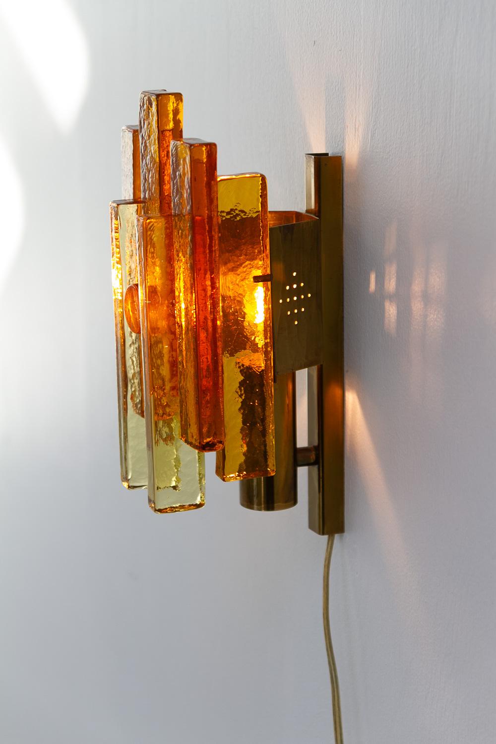 Aplique apilado de cristal y latón de Svend Aage Holm Sørensen, década de 1960. en venta 4