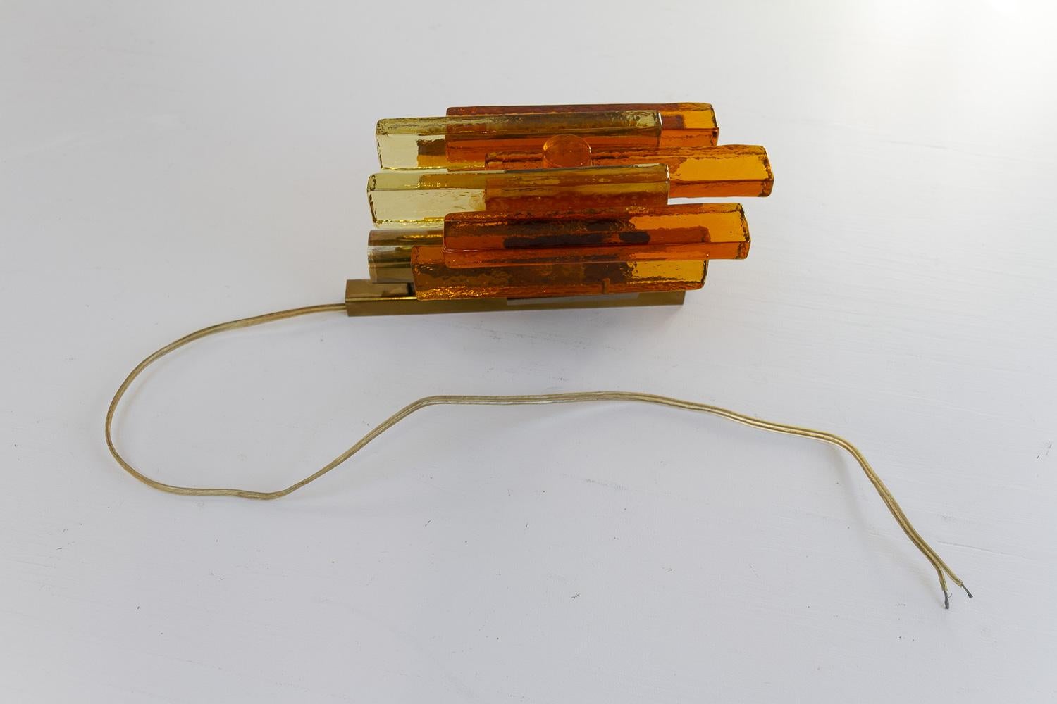 Aplique apilado de cristal y latón de Svend Aage Holm Sørensen, década de 1960. en venta 7