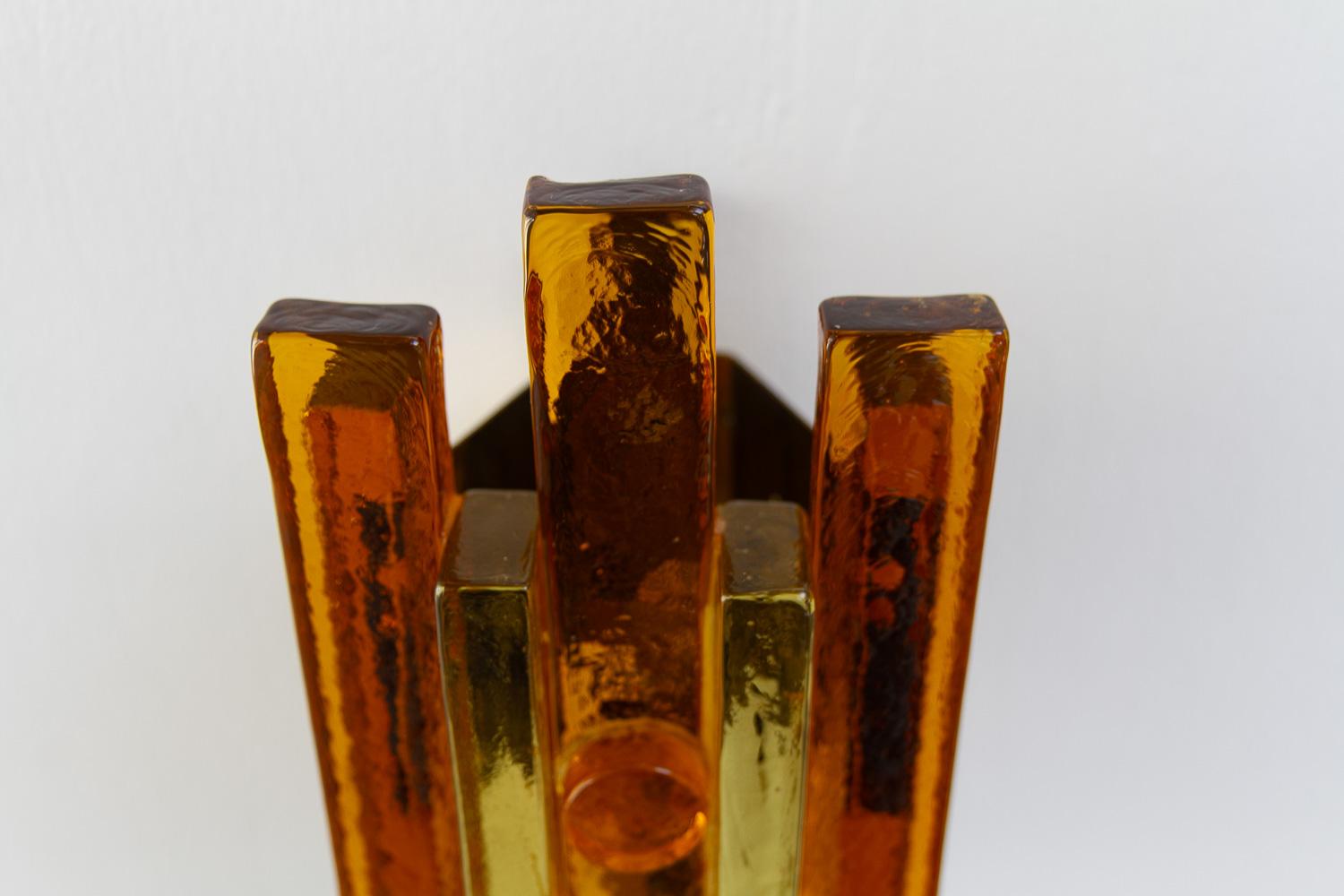 Aplique apilado de cristal y latón de Svend Aage Holm Sørensen, década de 1960. en Bueno estado para la venta en Asaa, DK